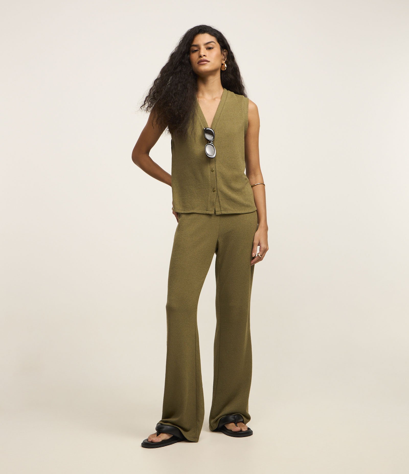 Calça Flare Texturizada com Cintura Alta Marrom 1