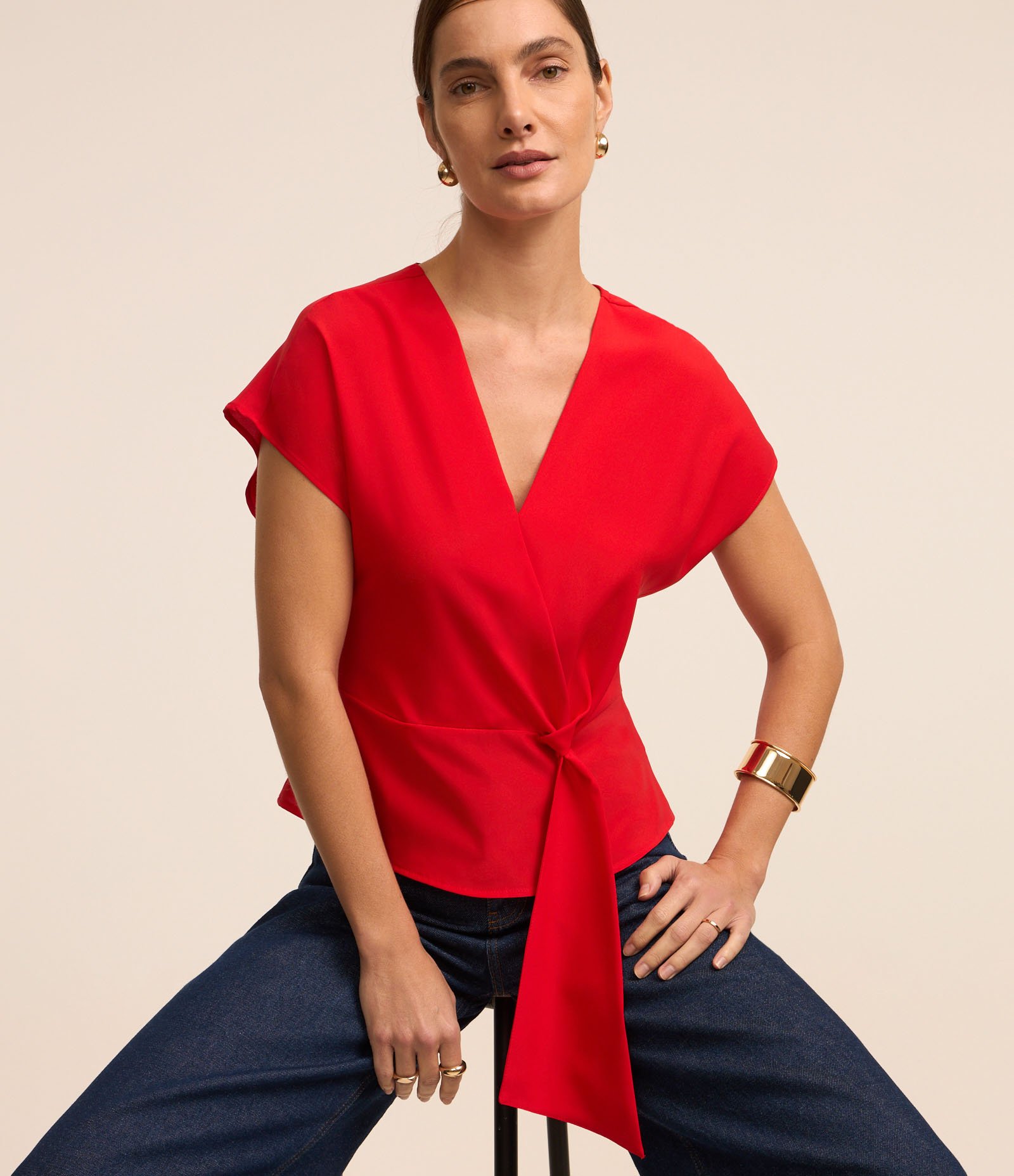 Blusa Acetinada com Decote V e Nó Frontal Vermelho 5