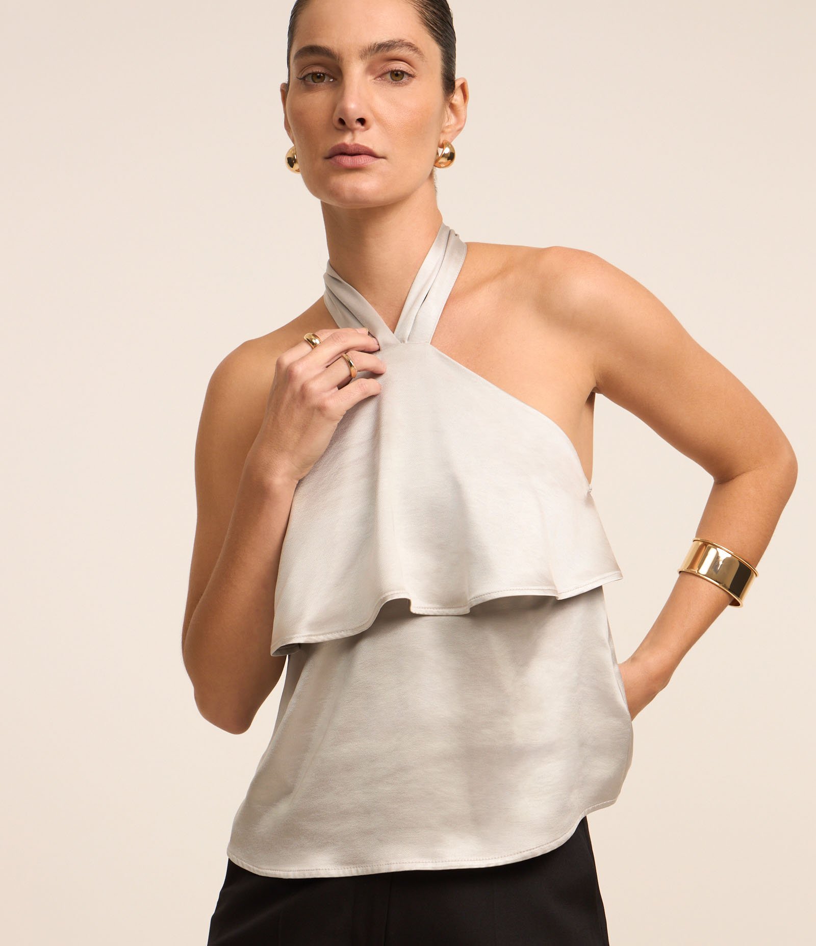 Blusa Frente Única com Gola Halter de Laço Prata 2