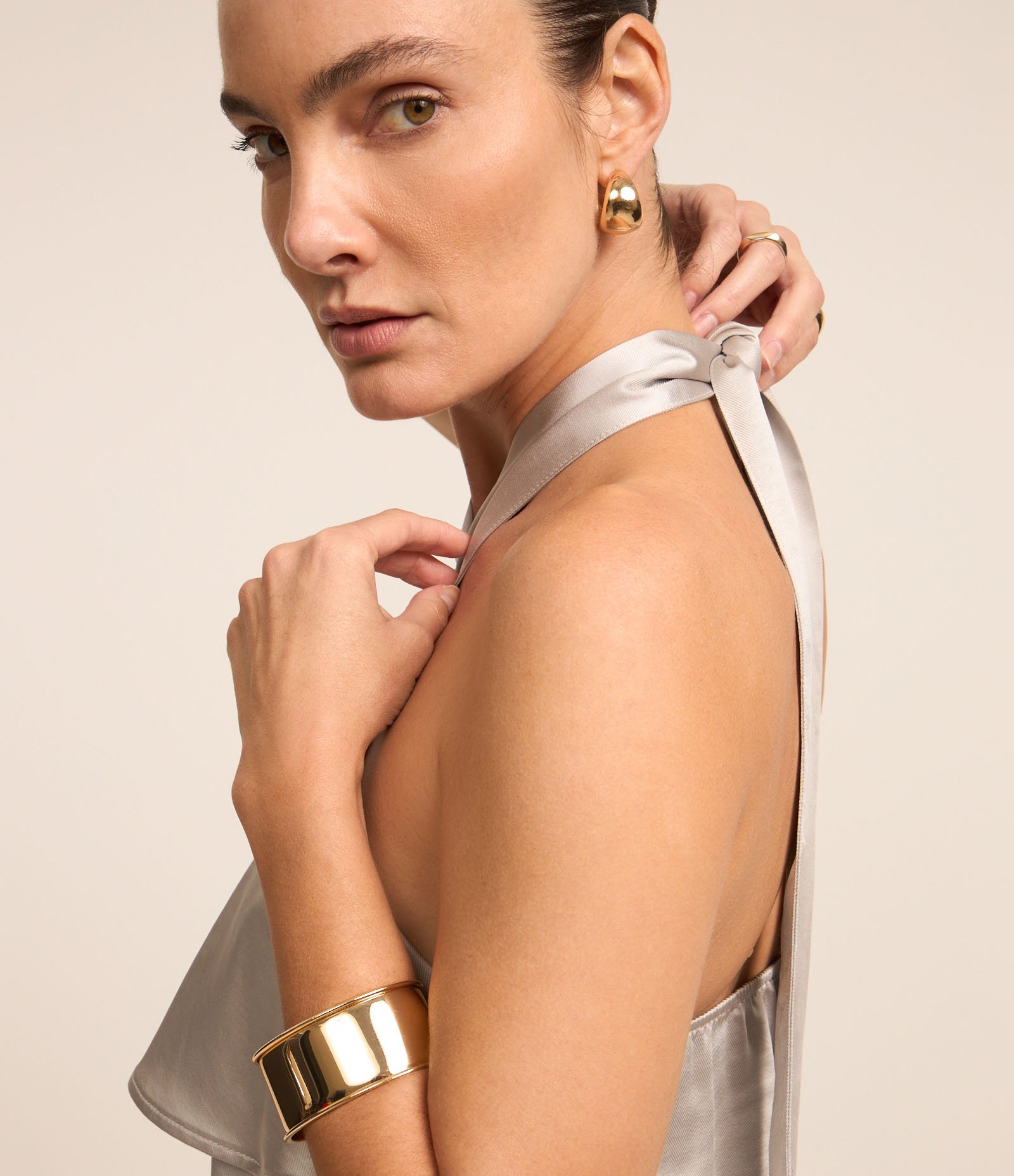 Blusa Frente Única com Gola Halter de Laço Prata 4