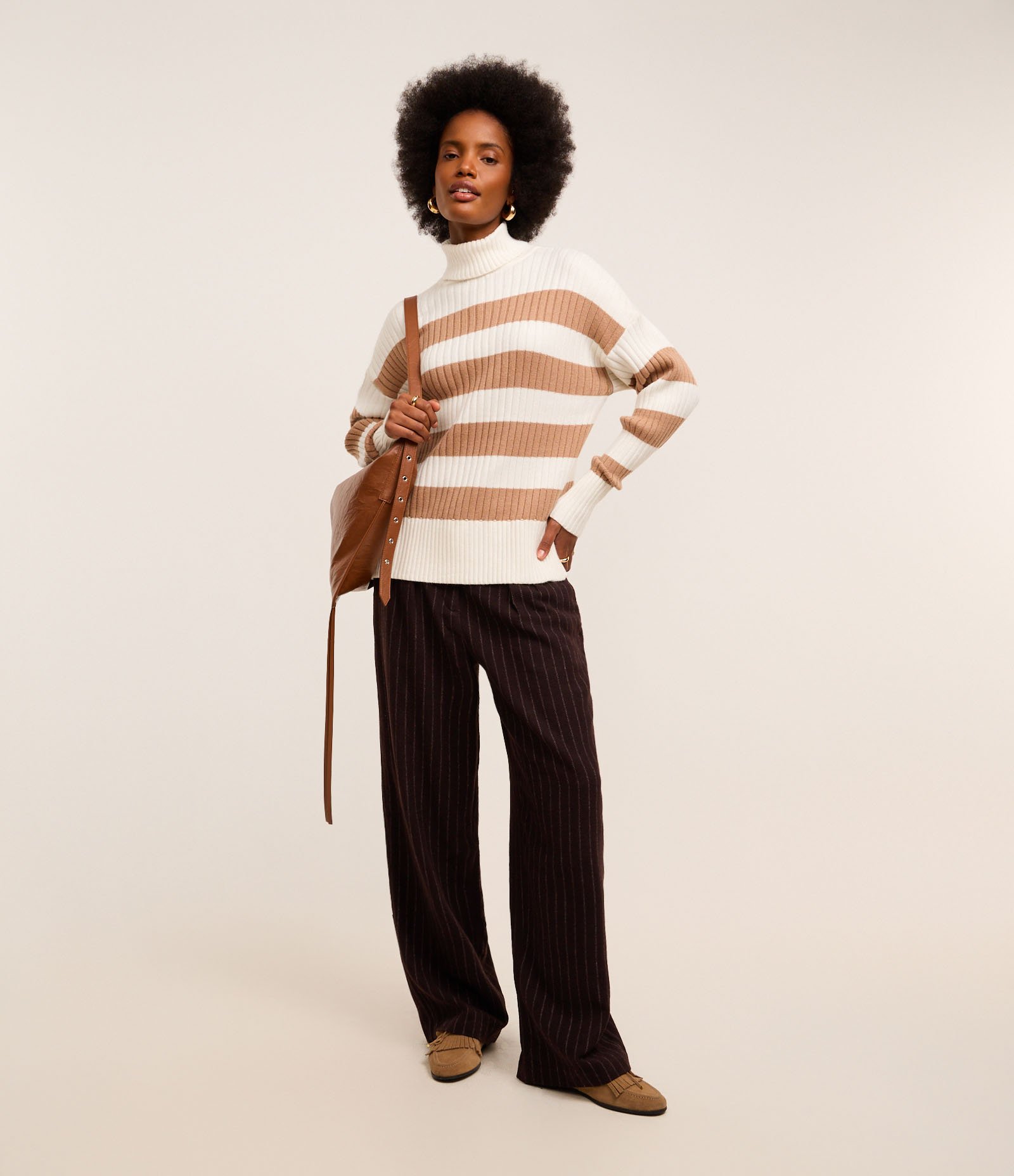 Suéter Tricô com Gola Alta e Estampa Listrada Marrom/ Branco 2