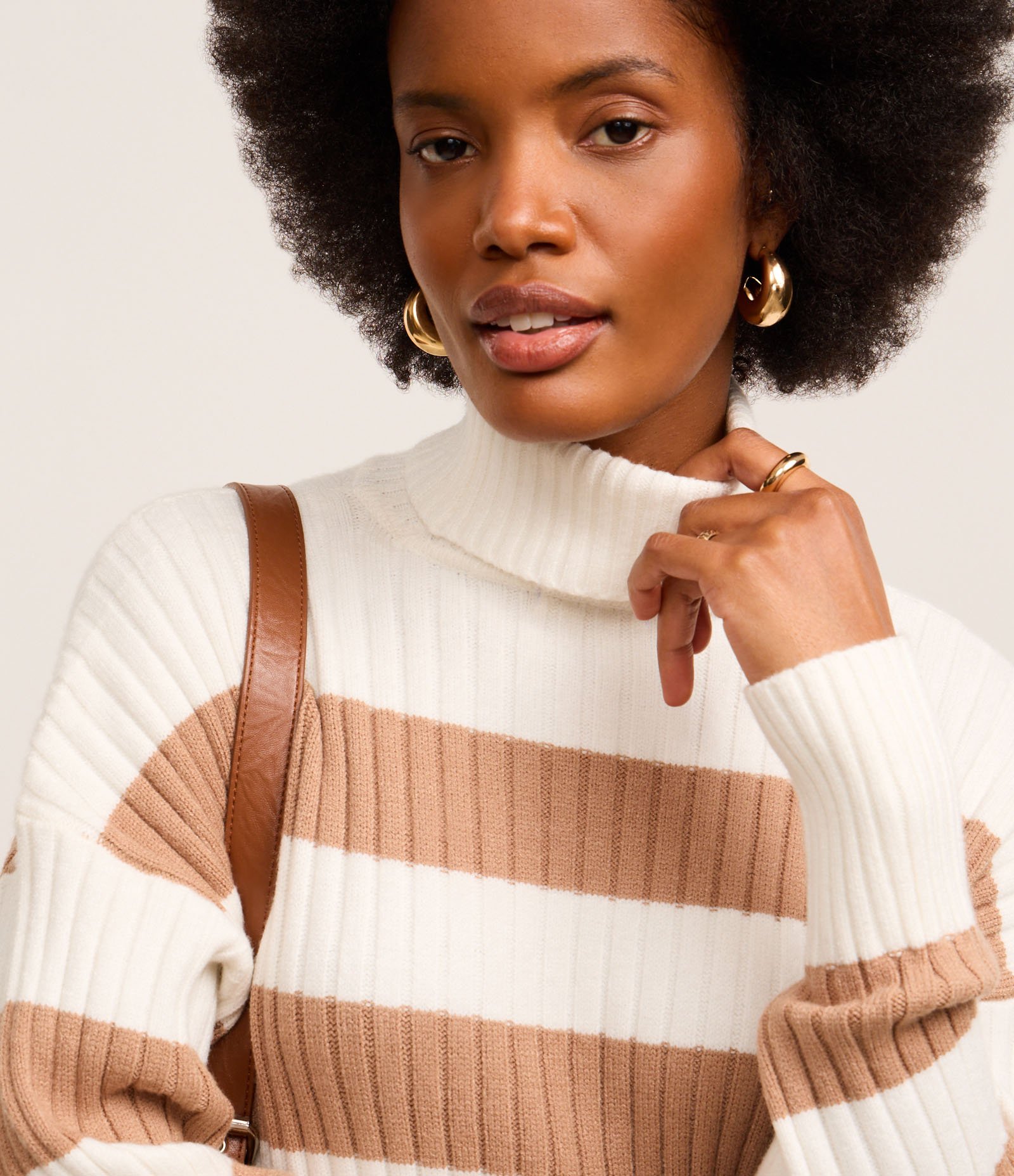 Suéter Tricô com Gola Alta e Estampa Listrada Marrom/ Branco 3