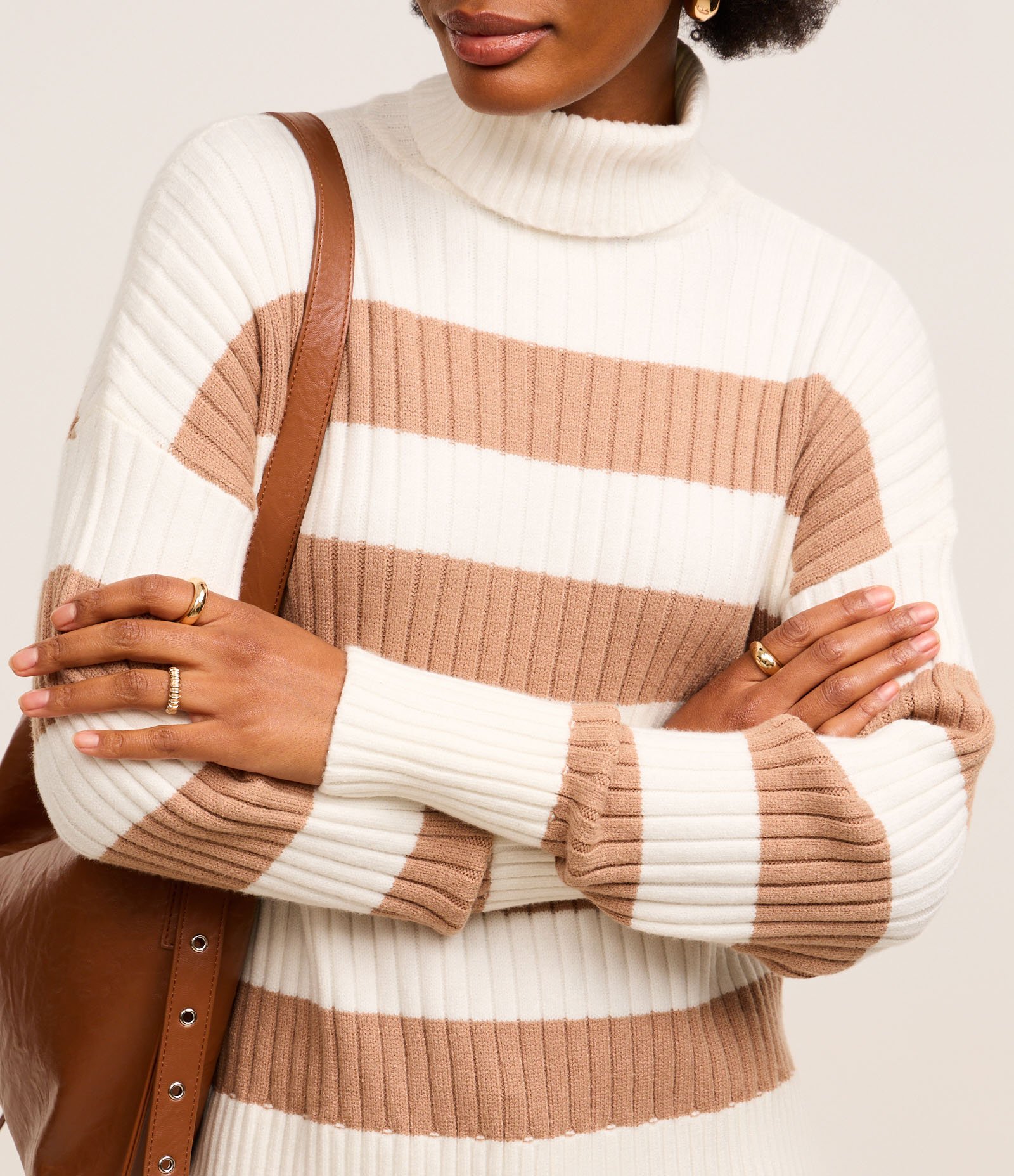 Suéter Tricô com Gola Alta e Estampa Listrada Marrom/ Branco 4
