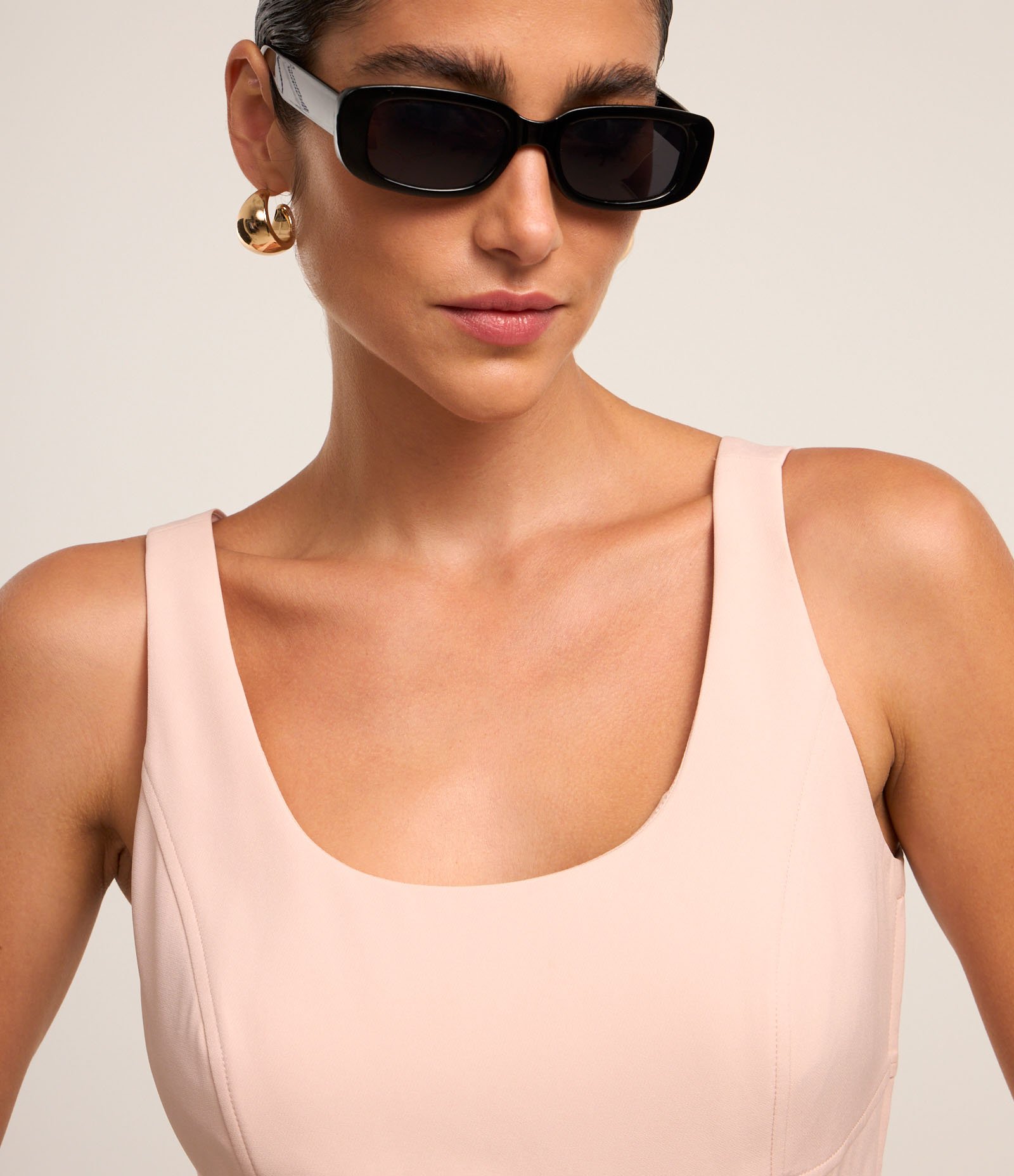 Blusa Regata Alfaiataria Estruturada Bege 3