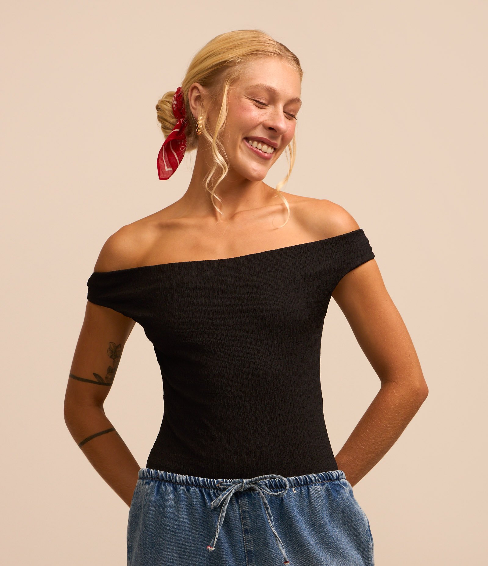 Body Texturizado com Decote Canoa Preto 1