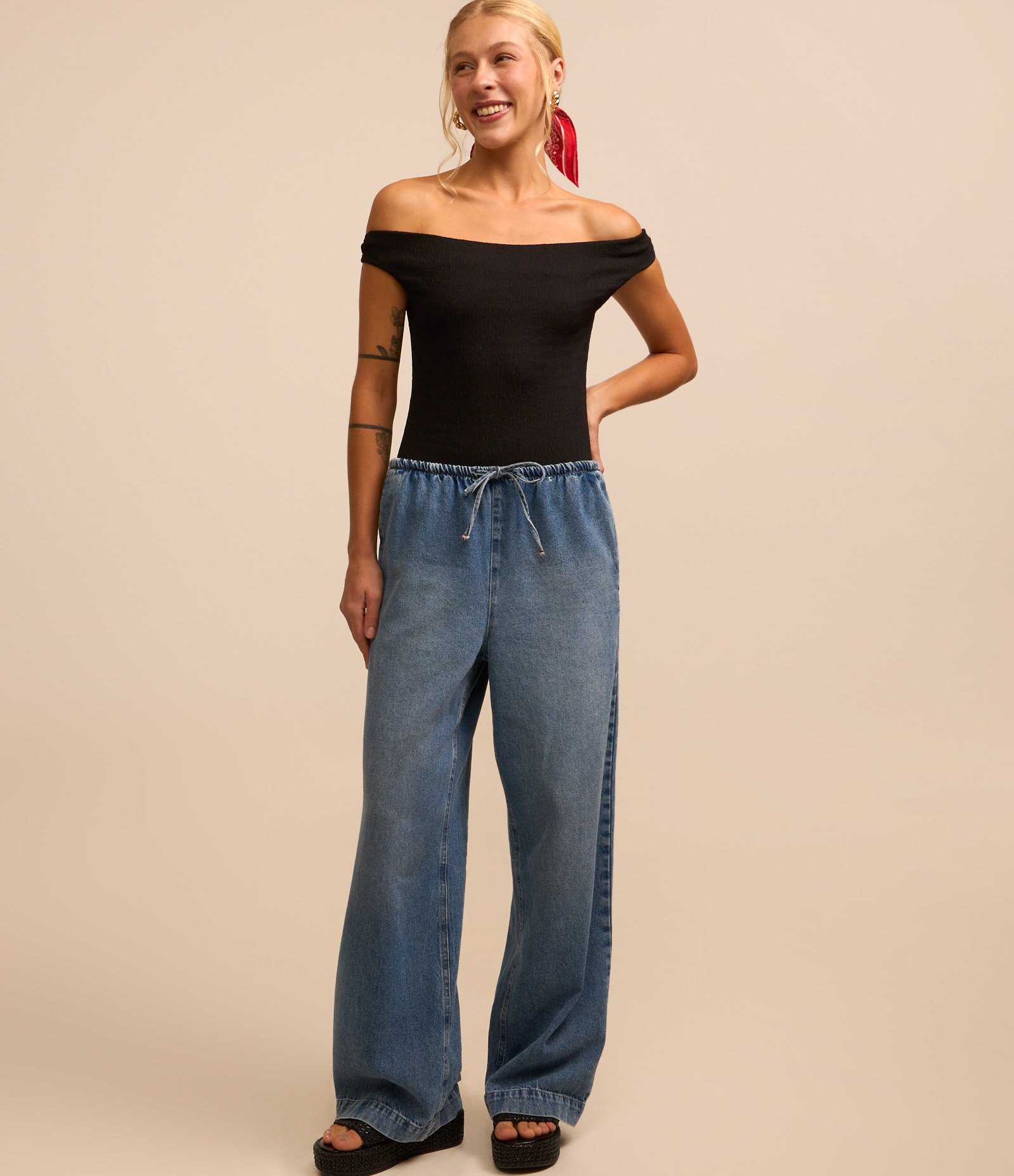 Body Texturizado com Decote Canoa Preto 2