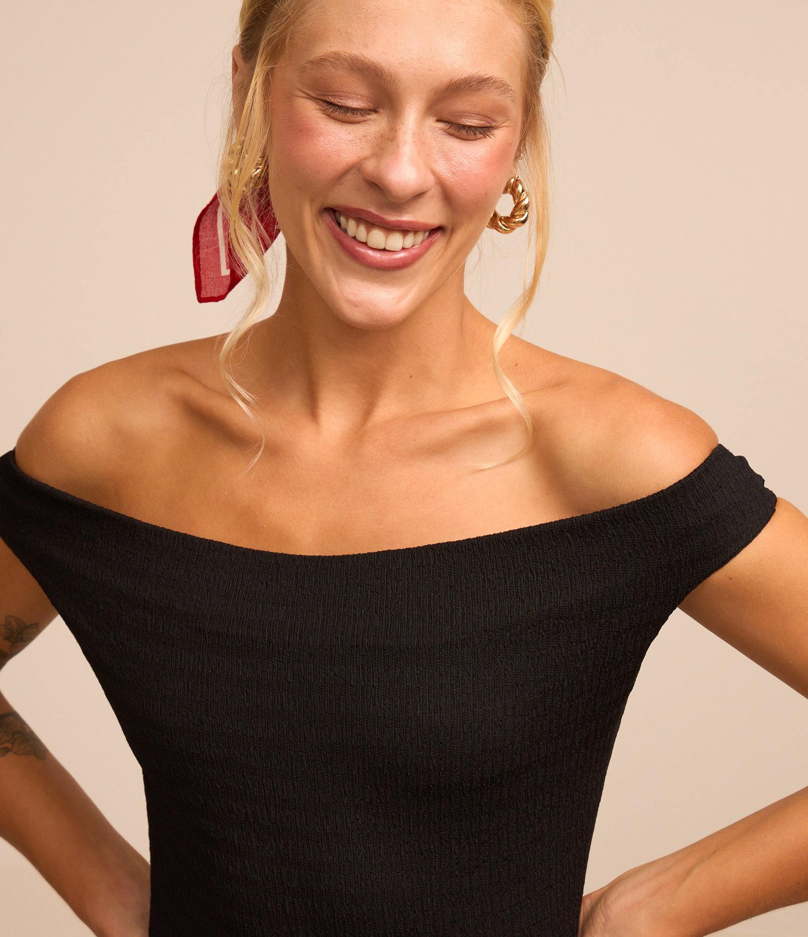 Body Texturizado com Decote Canoa Preto 5