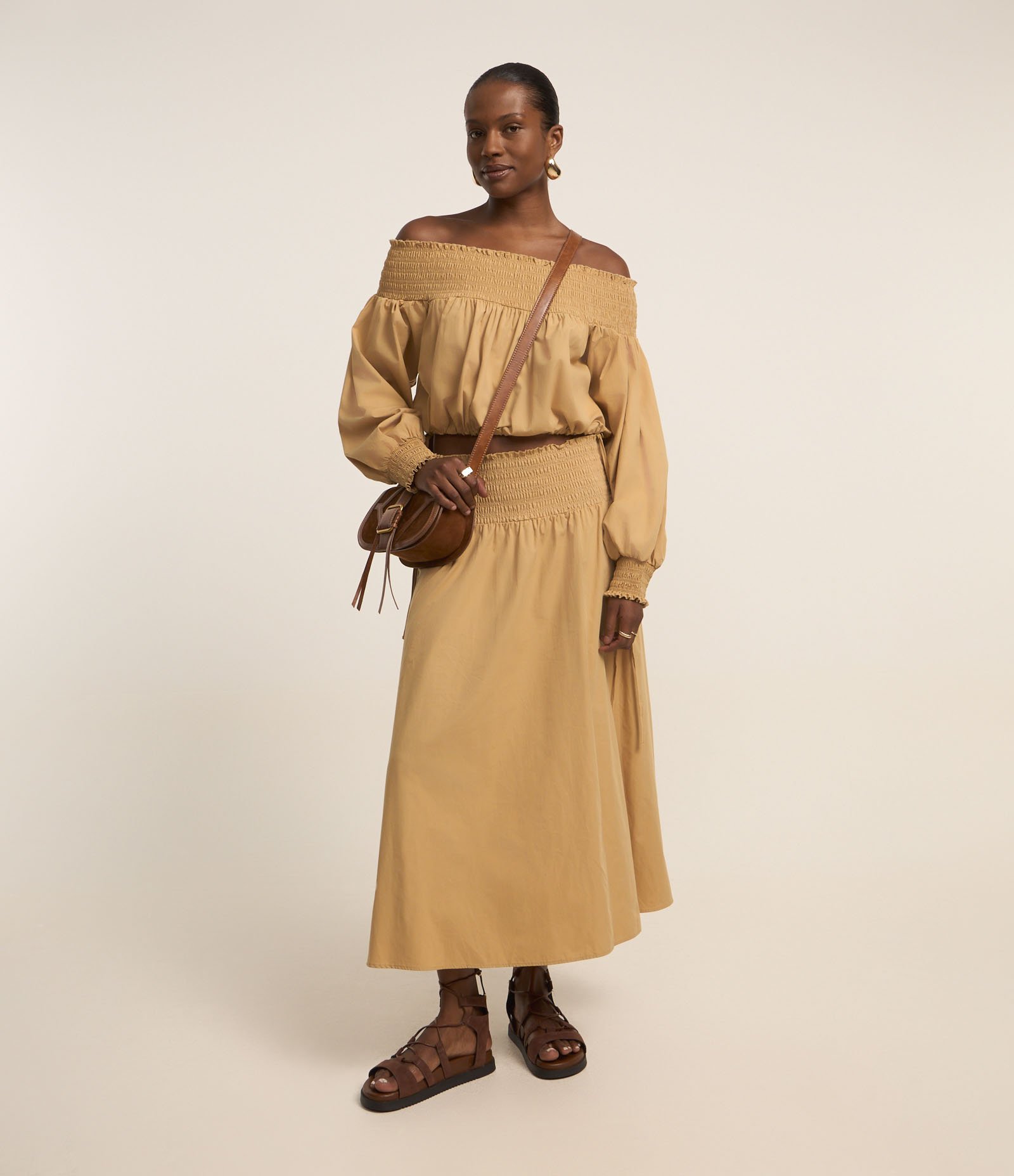 Saia Evasê Midi em Tricoline Cós com Lastex Caramelo 1