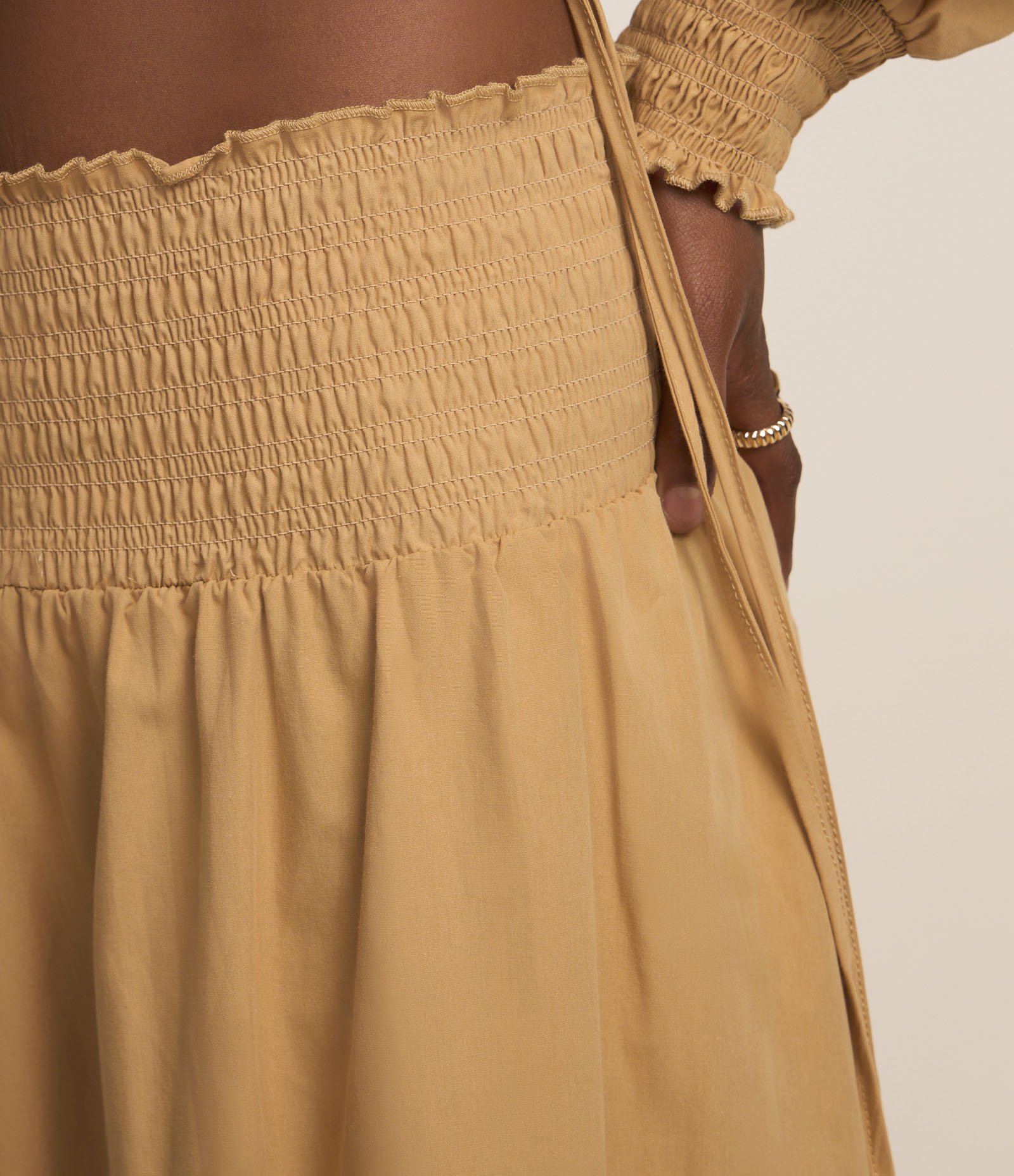 Saia Evasê Midi em Tricoline Cós com Lastex Caramelo 4