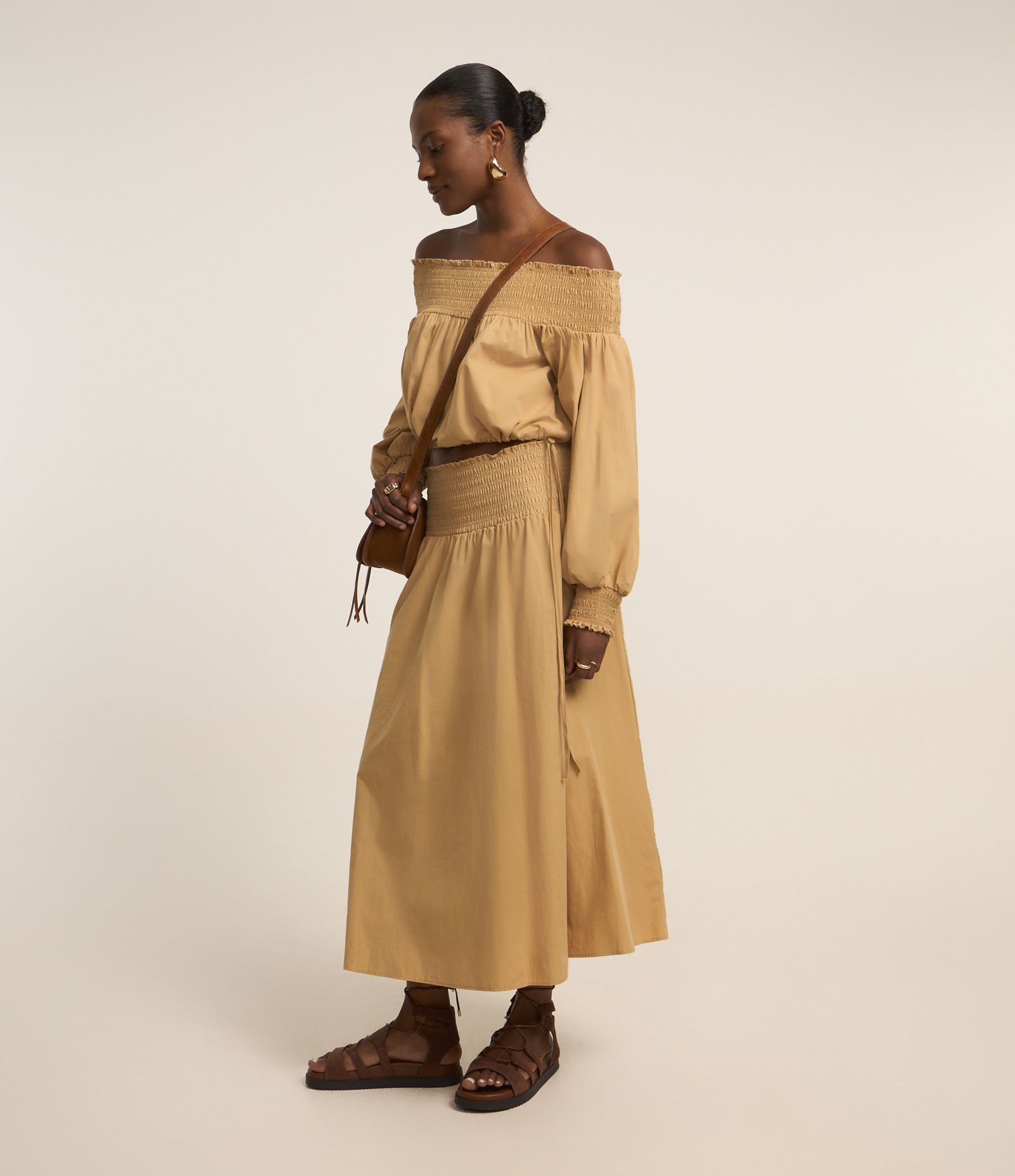 Saia Evasê Midi em Tricoline Cós com Lastex Caramelo 5