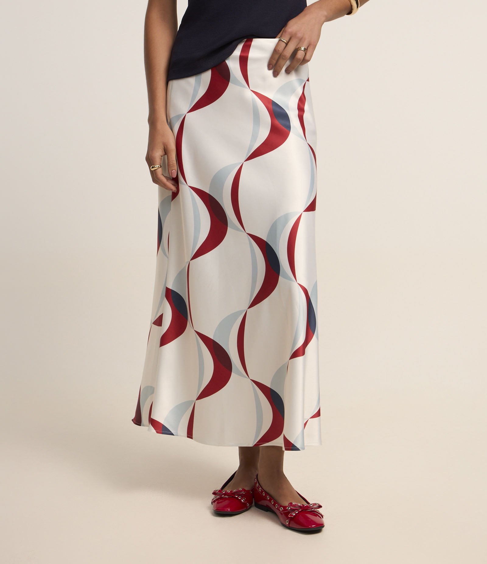 Saia Reta Midi Acetinada com Estampa Linhas Geométricas Branco 3