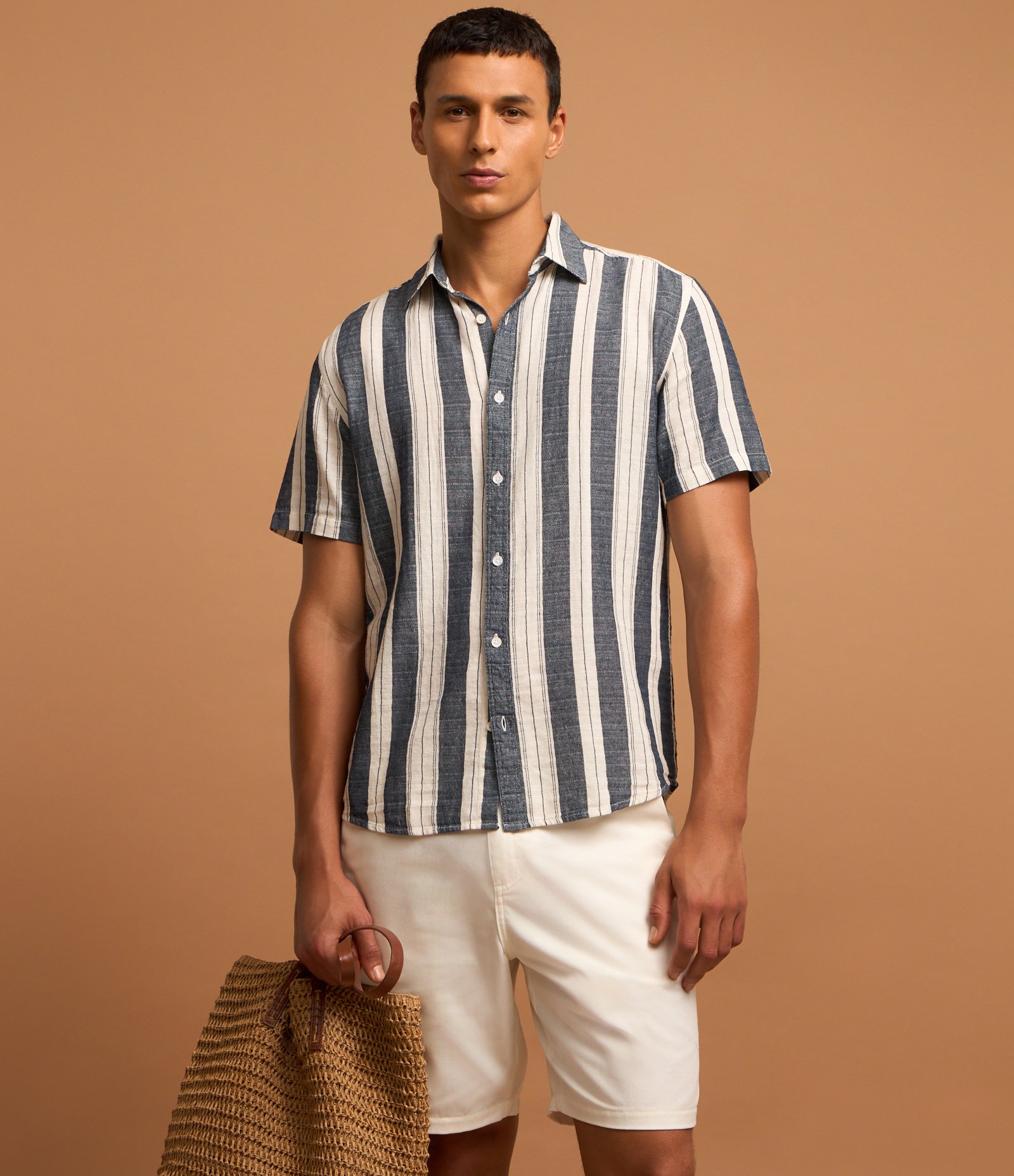 Bermuda Básica em Sarja com Passantes e Bolsos 5