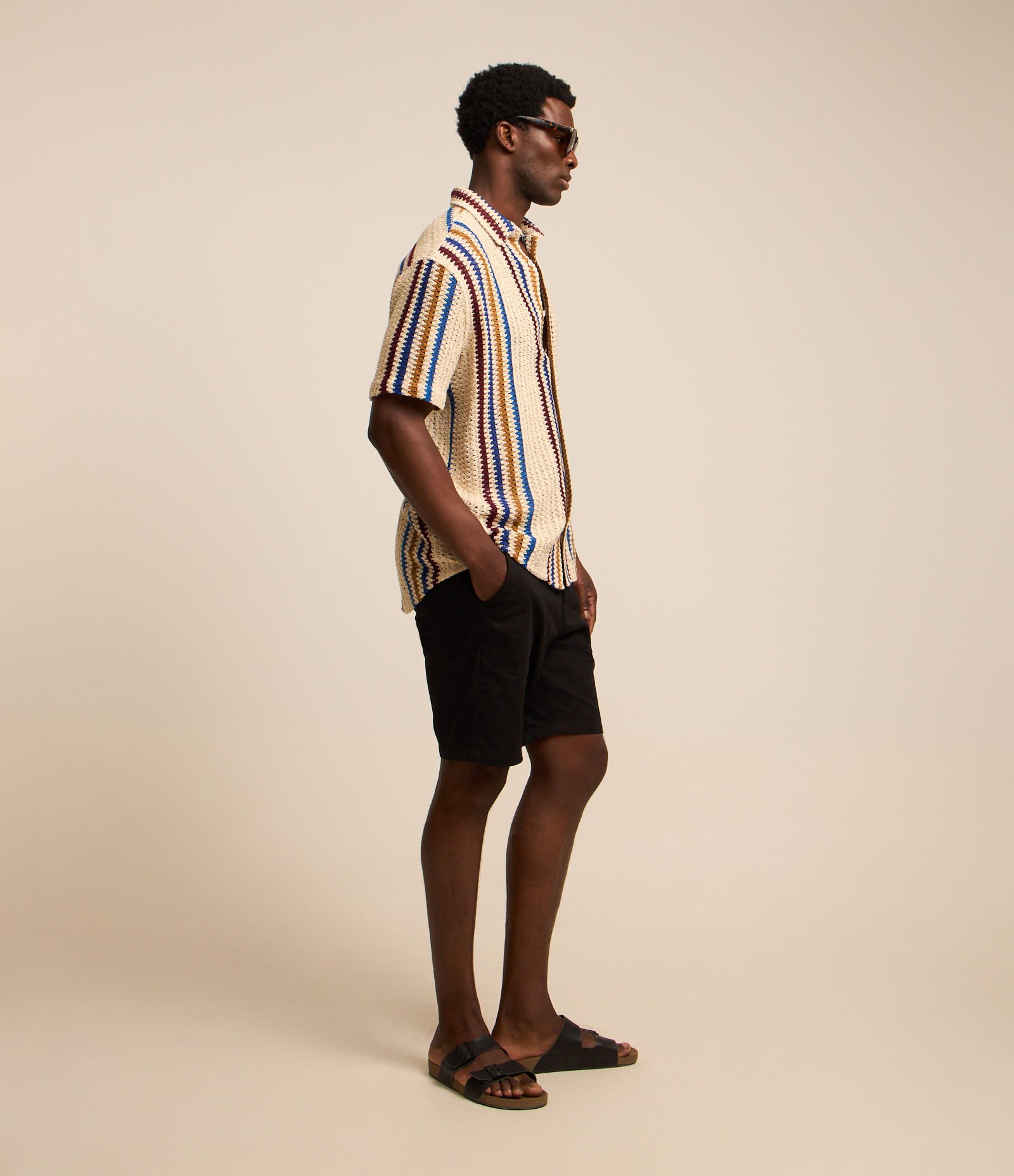 Bermuda Básica em Sarja com Passantes e Bolsos Preto 5