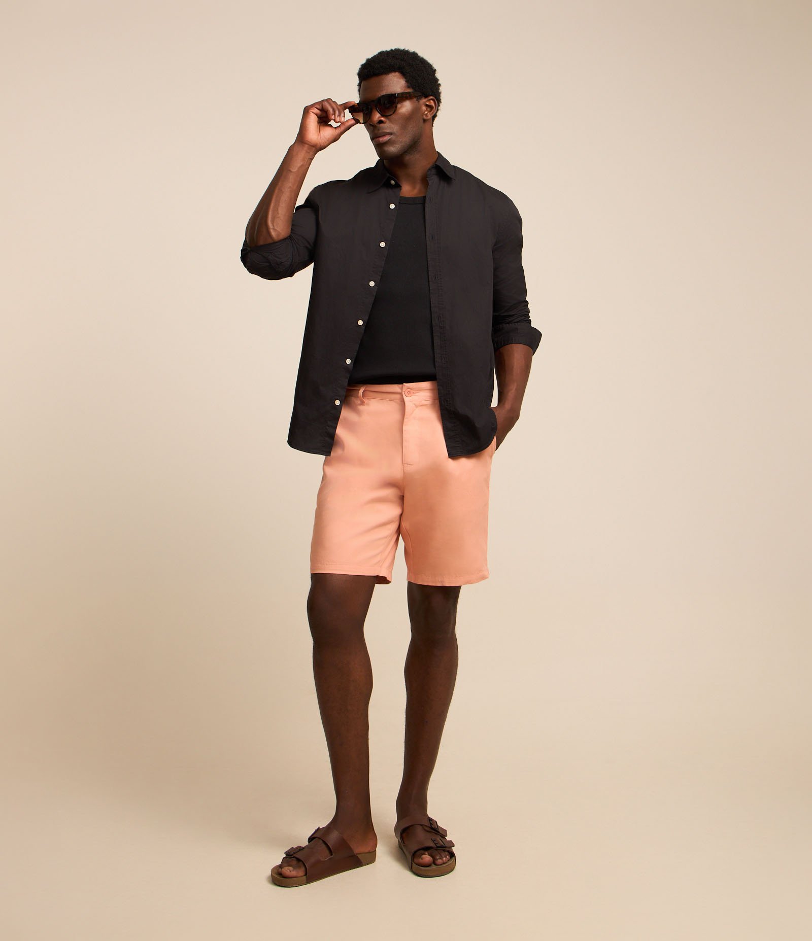 Bermuda Básica em Sarja com Passantes e Bolsos 1