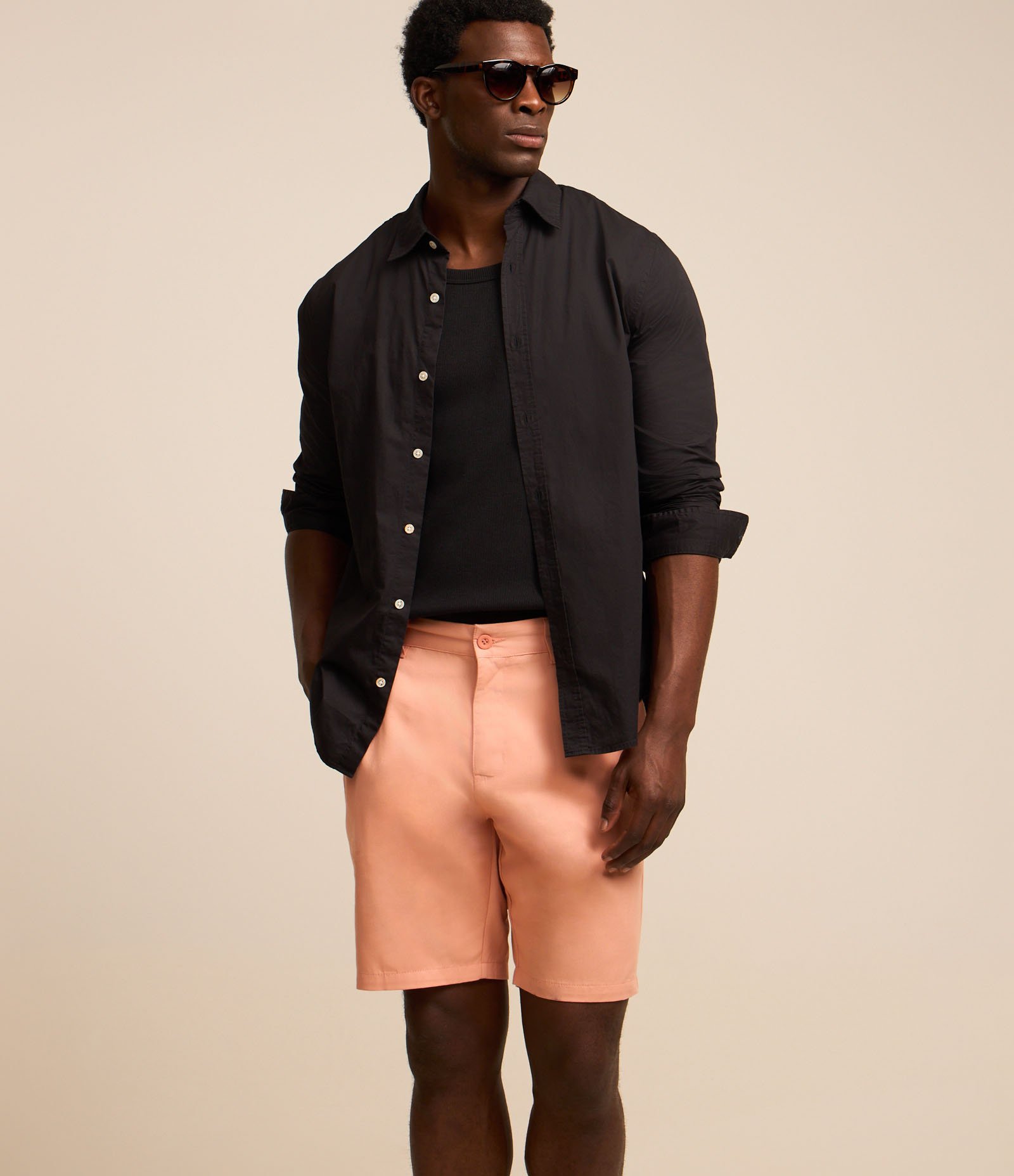 Bermuda Básica em Sarja com Passantes e Bolsos 2