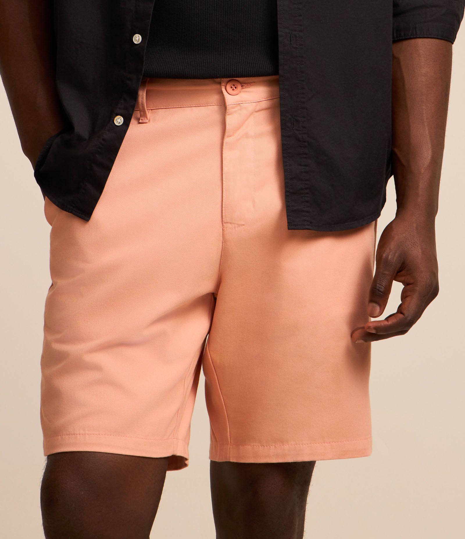 Bermuda Básica em Sarja com Passantes e Bolsos 3