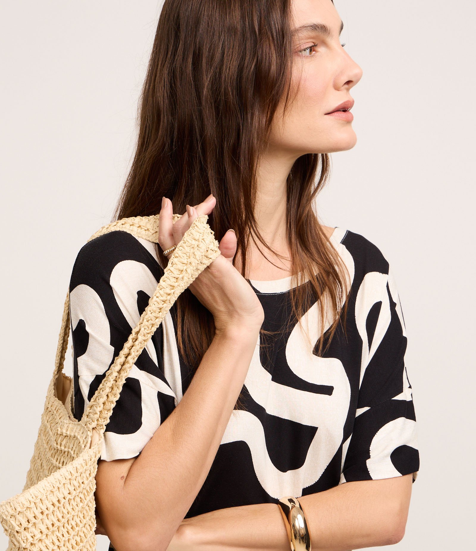 Vestido Midi em Viscolycra com Estampa Abstrata e Decote Redondo Preto e Branco 3