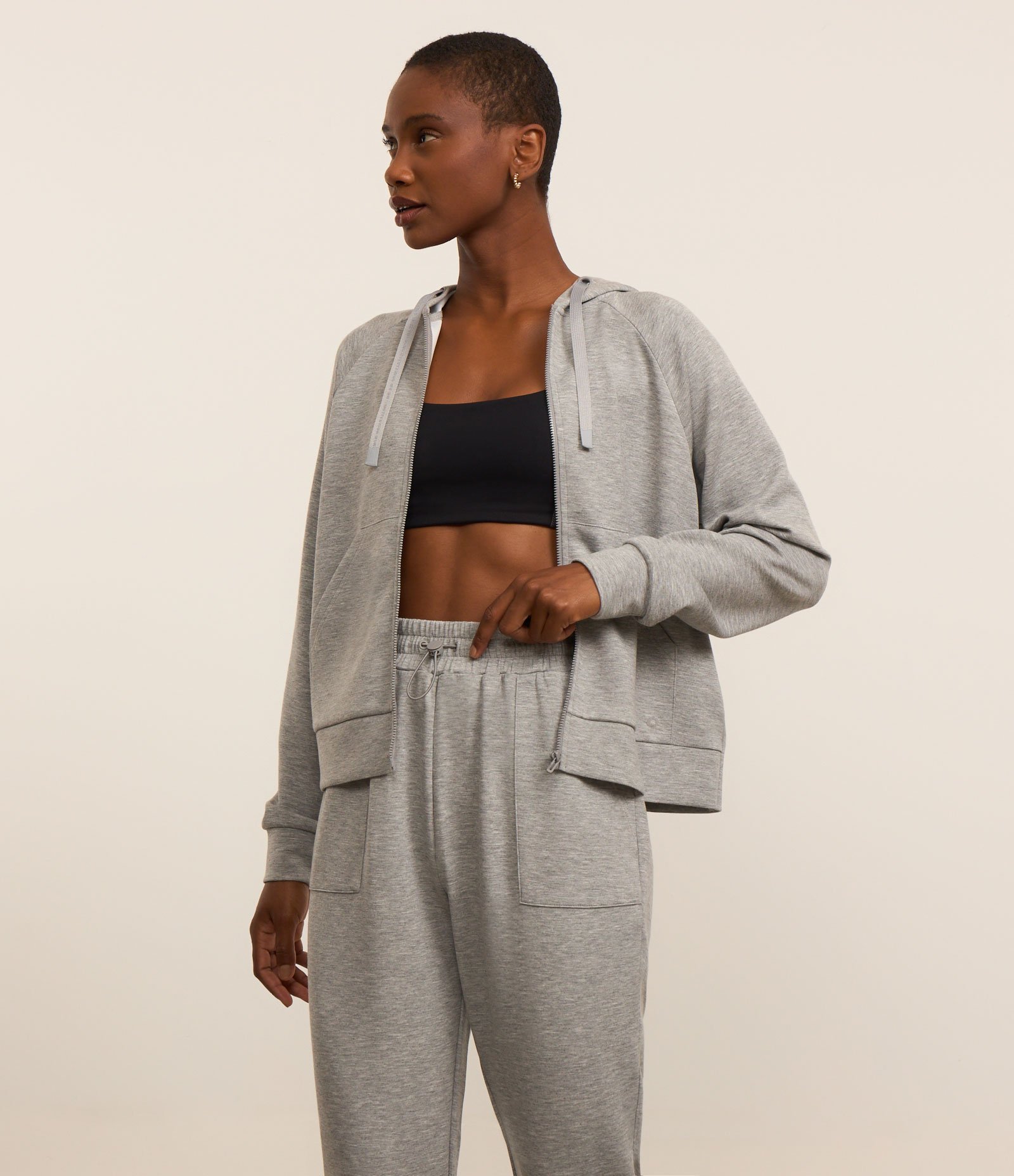 Jaqueta Esportiva em Modal com Capuz Cinza 1