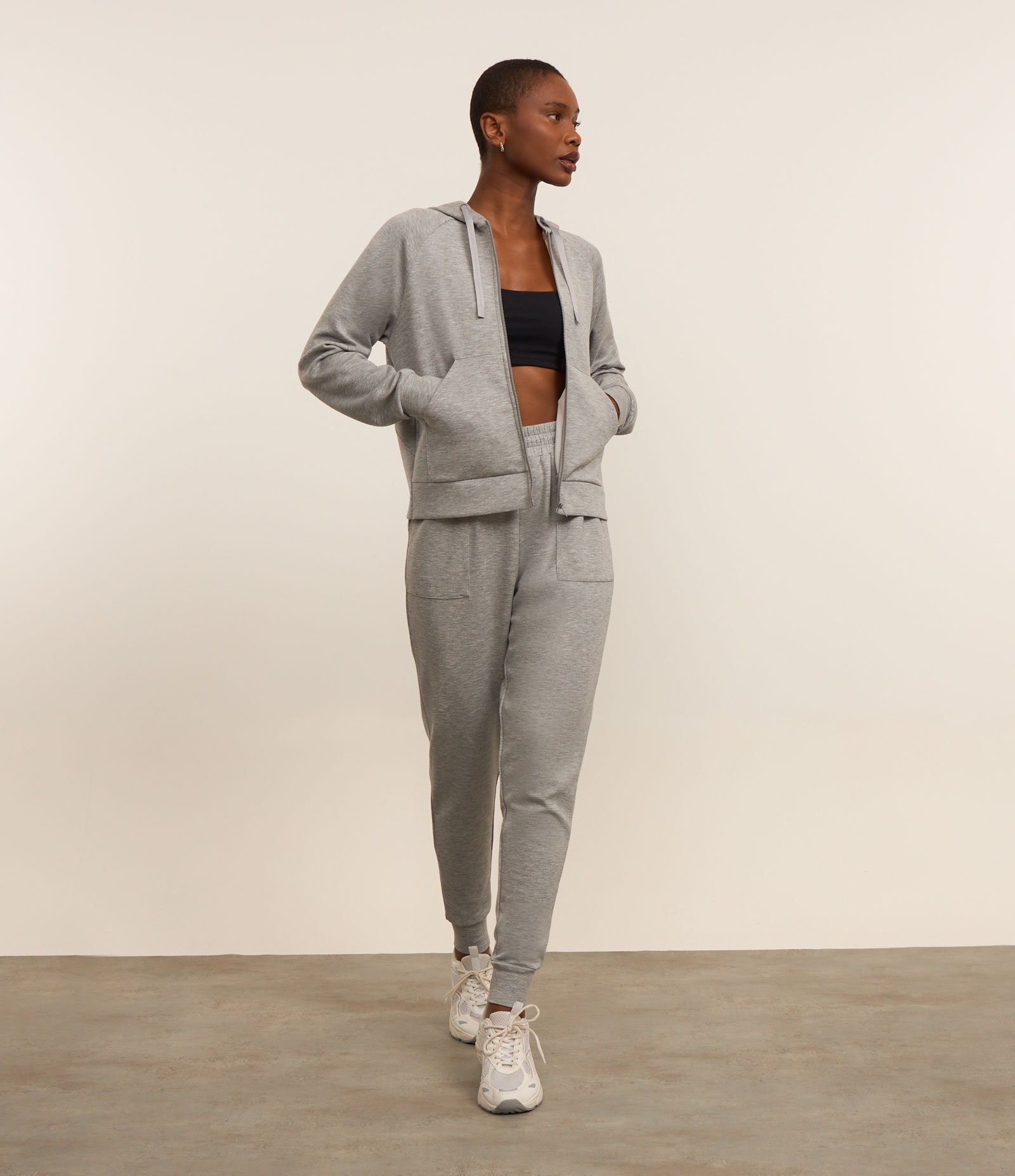 Jaqueta Esportiva em Modal com Capuz Cinza 2