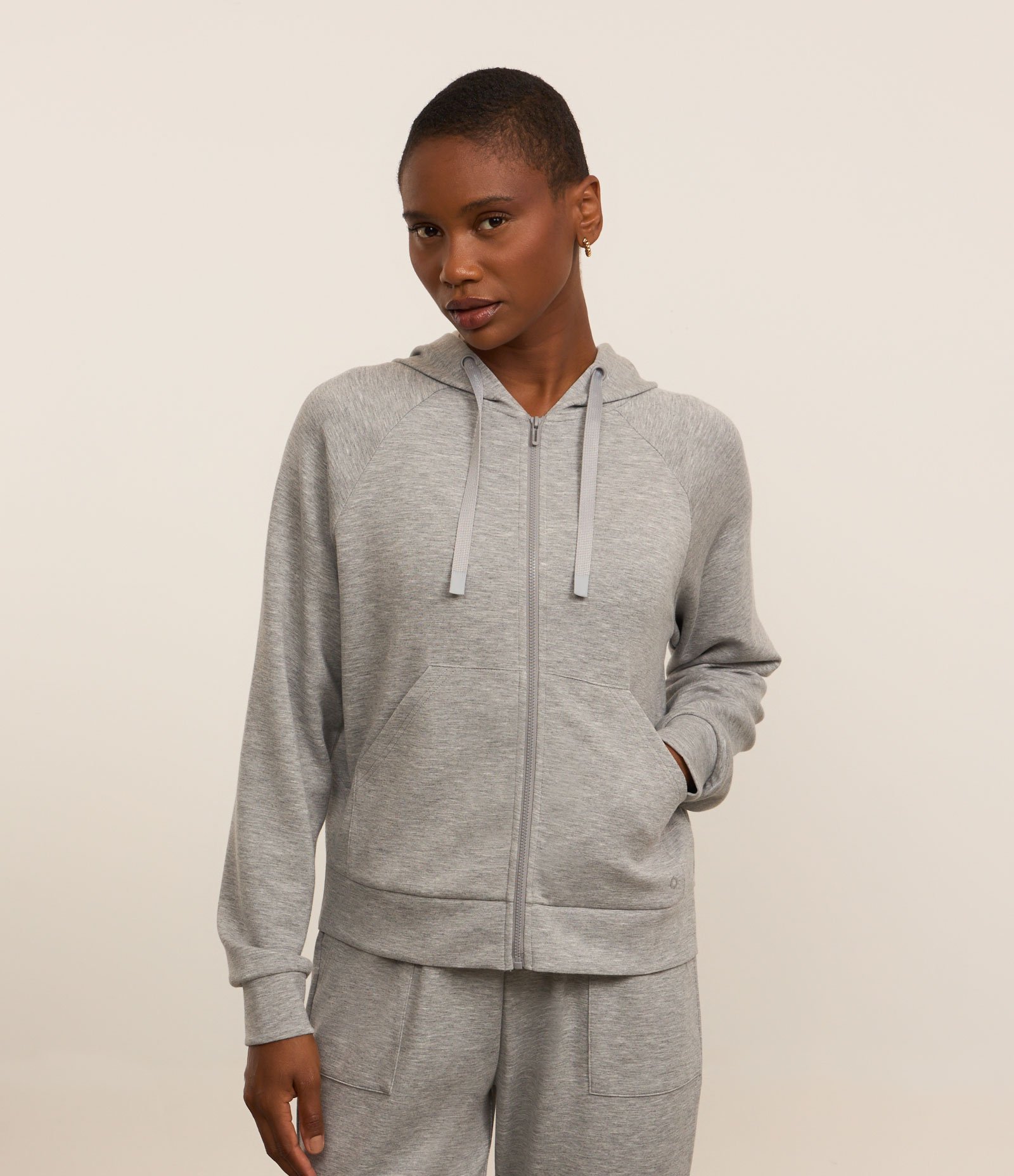 Jaqueta Esportiva em Modal com Capuz Cinza 4