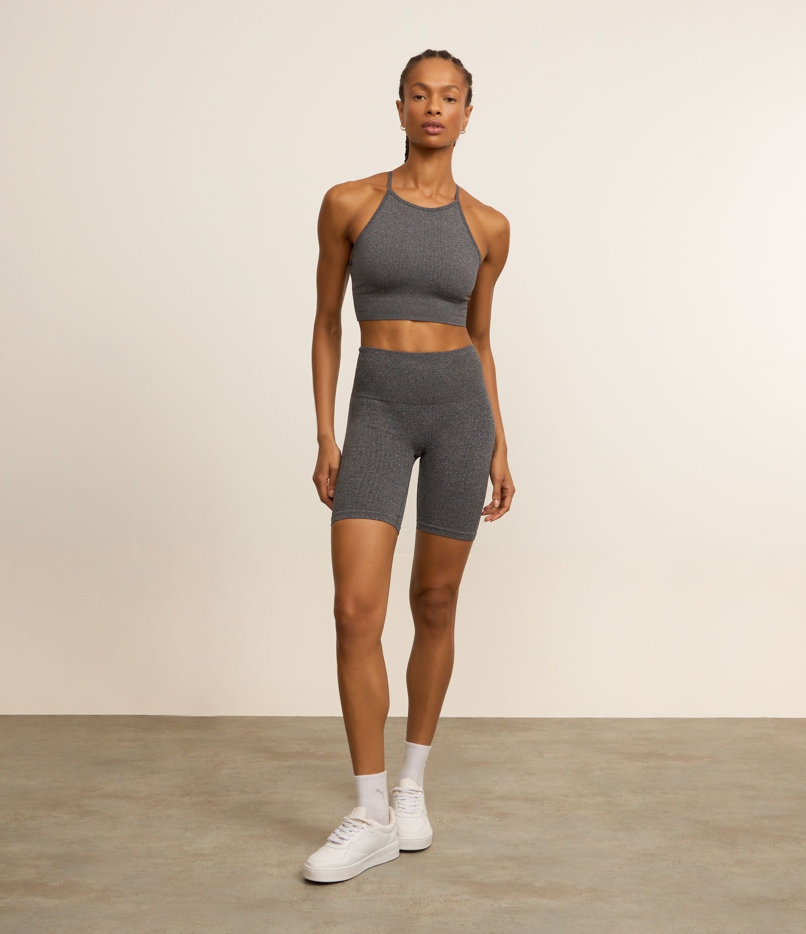 Top Esportivo de Alça Seamless com Textura Canelada Cinza 2