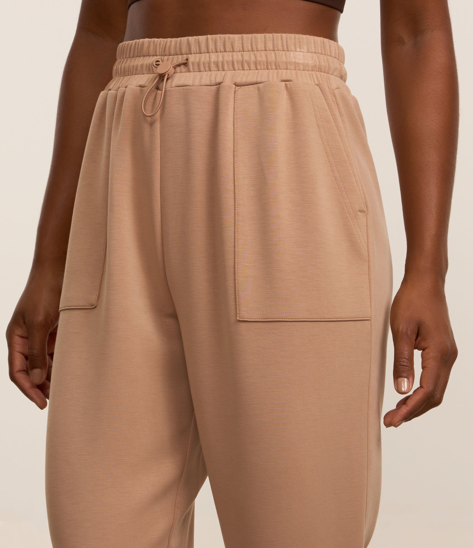 Calça Jogger Esportiva em Microfibra com Cós Elástico Marrom 4