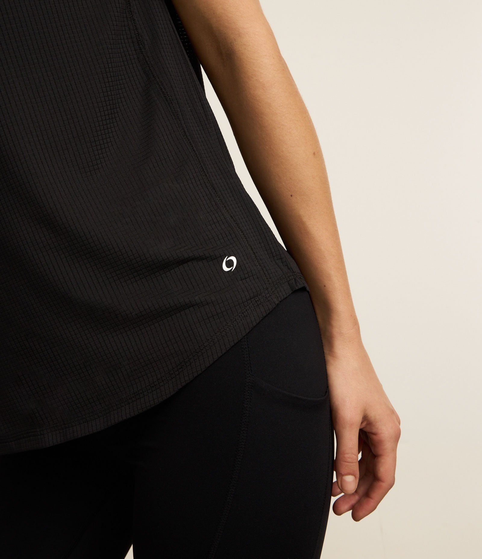 Camiseta Esportiva em Microfibra com Decote Redondo Preto 2