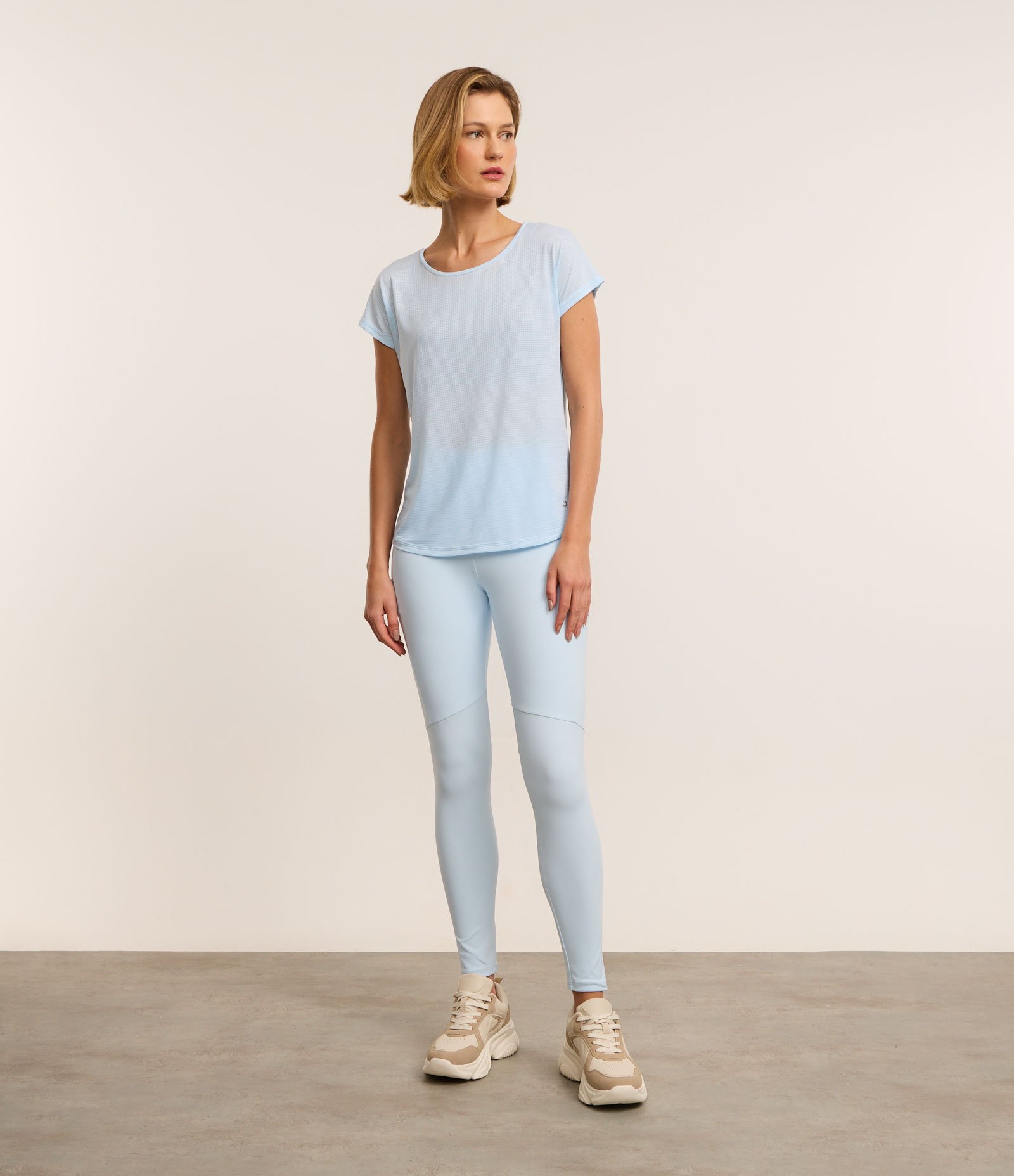 Camiseta Esportiva em Microfibra com Decote Redondo 2