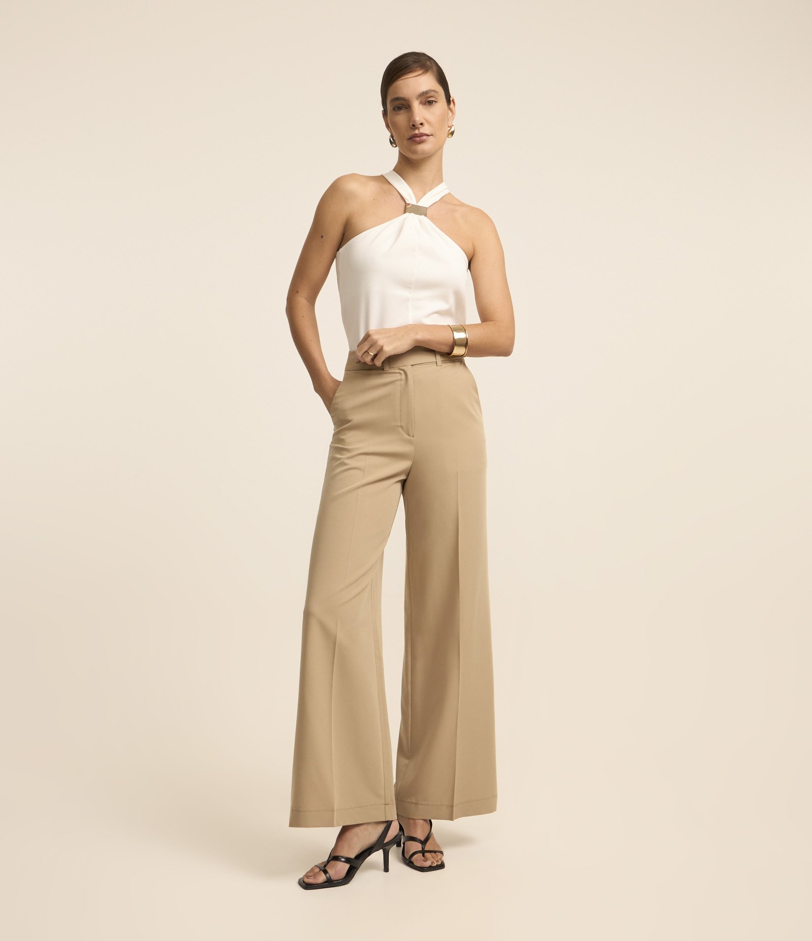 Calça Pantalona Alfaiatada com Passantes e Frisos Bege 2