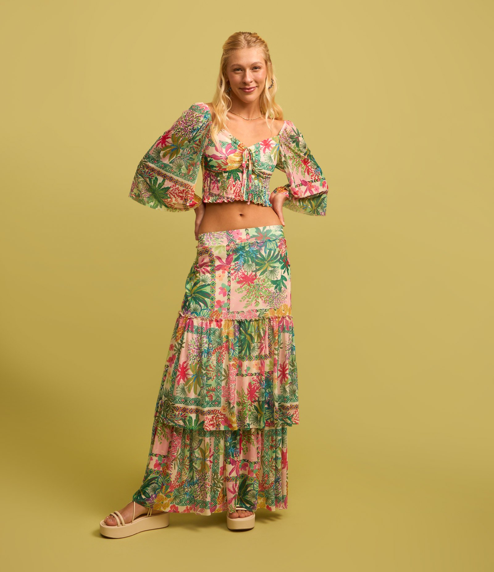 Blusa em Tule com Amarração e Estampa Folhagens Jardim Tropical Off White/Verde 3