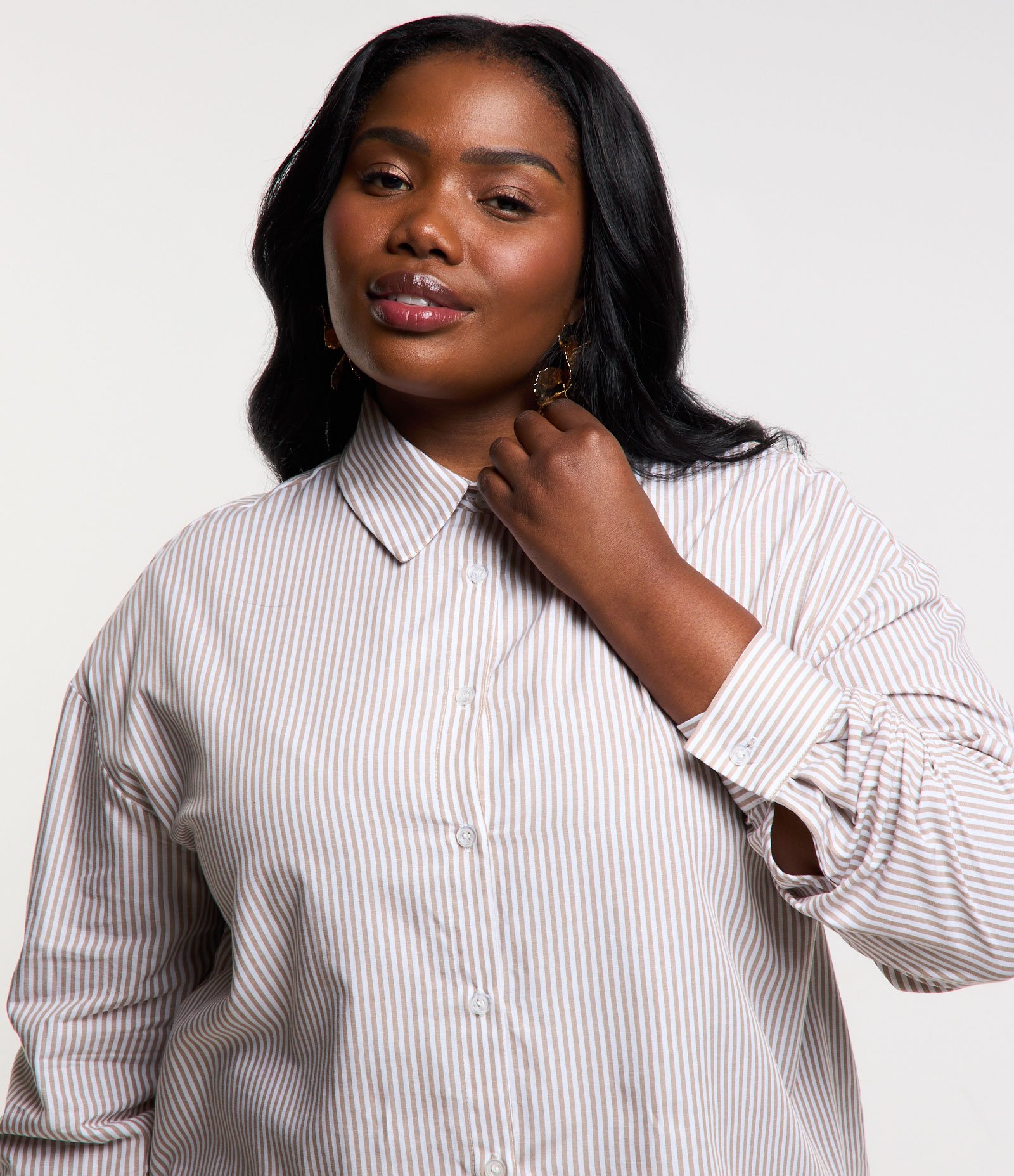 Camisa Alongada em Tricoline Listrado Curve & Plus Size Bege/Branco 4