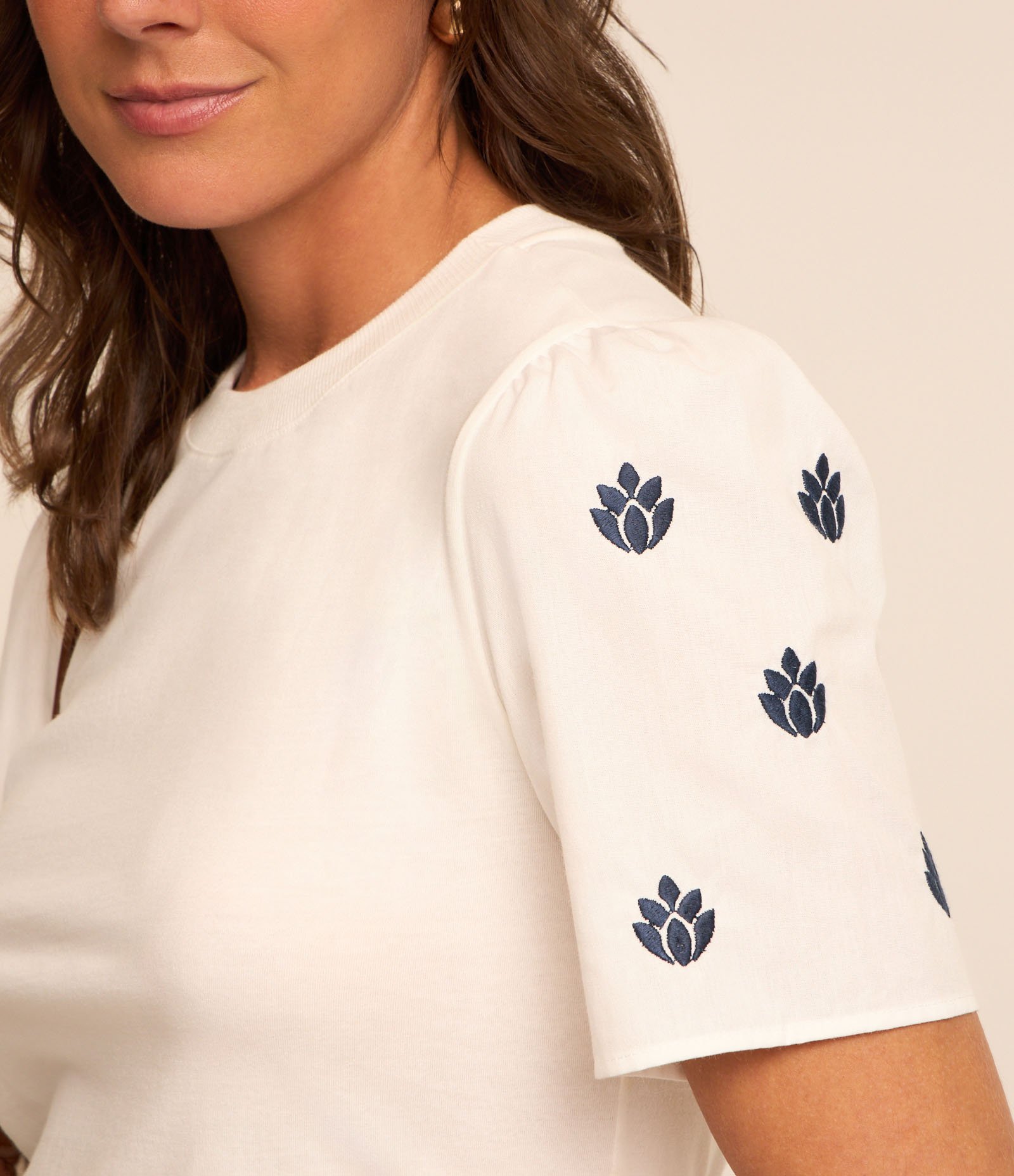 Blusa em Algodão com Bordado na Manga Bufante Branco Neve 4