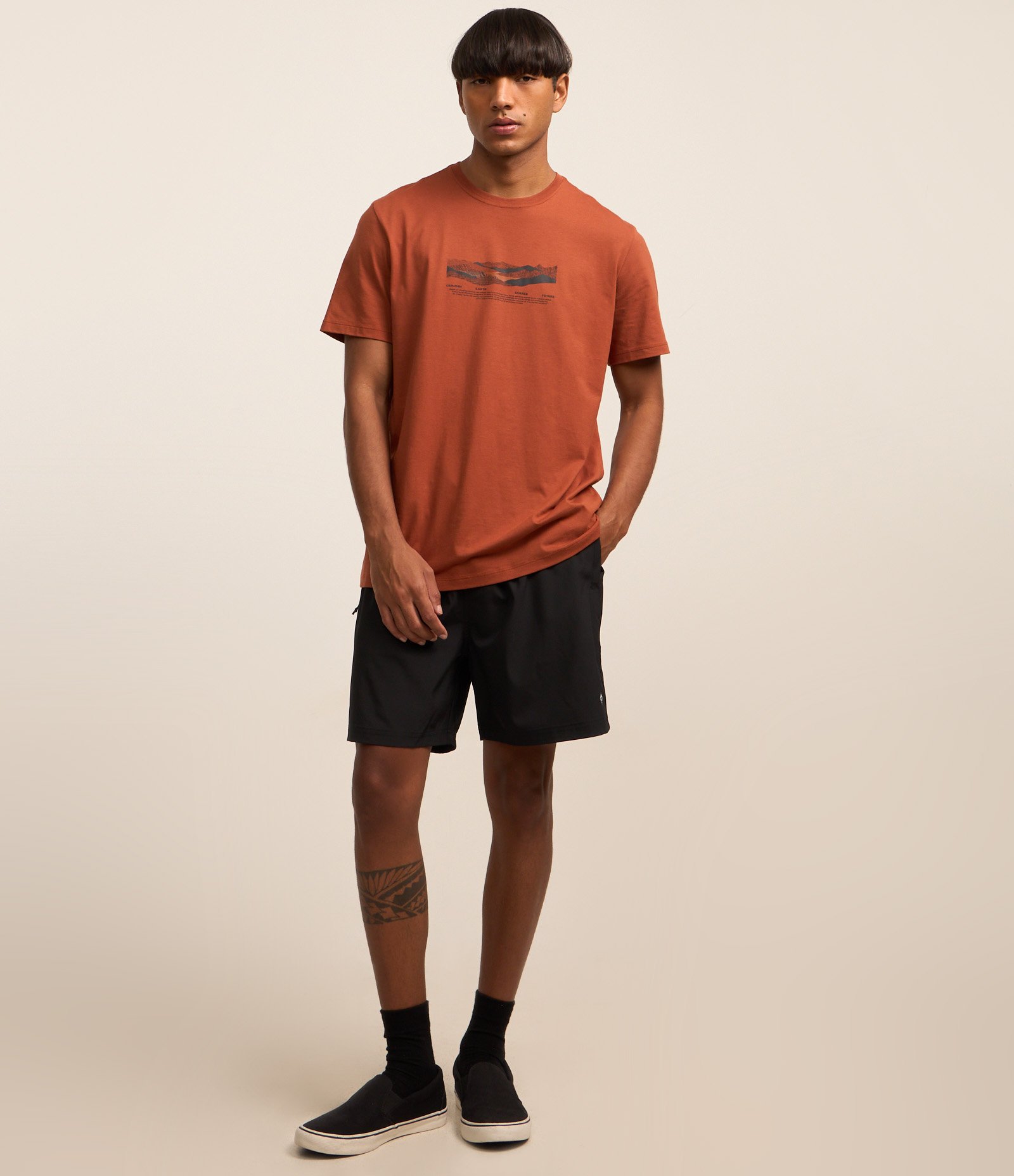 Camiseta Comfort em Algodão Peruano com Estampa de Montanha Laranja 2