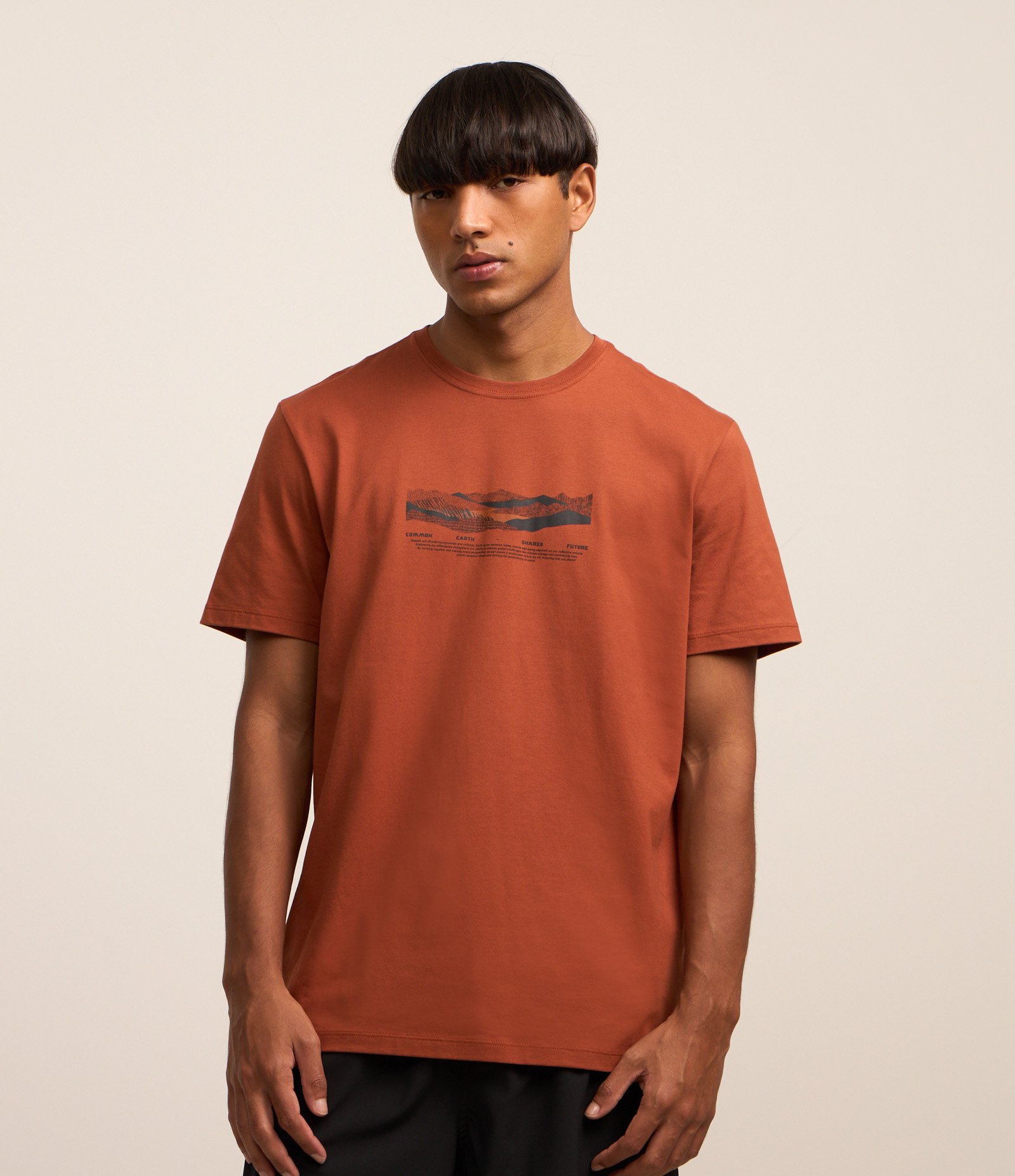 Camiseta Comfort em Algodão Peruano com Estampa de Montanha Laranja 3