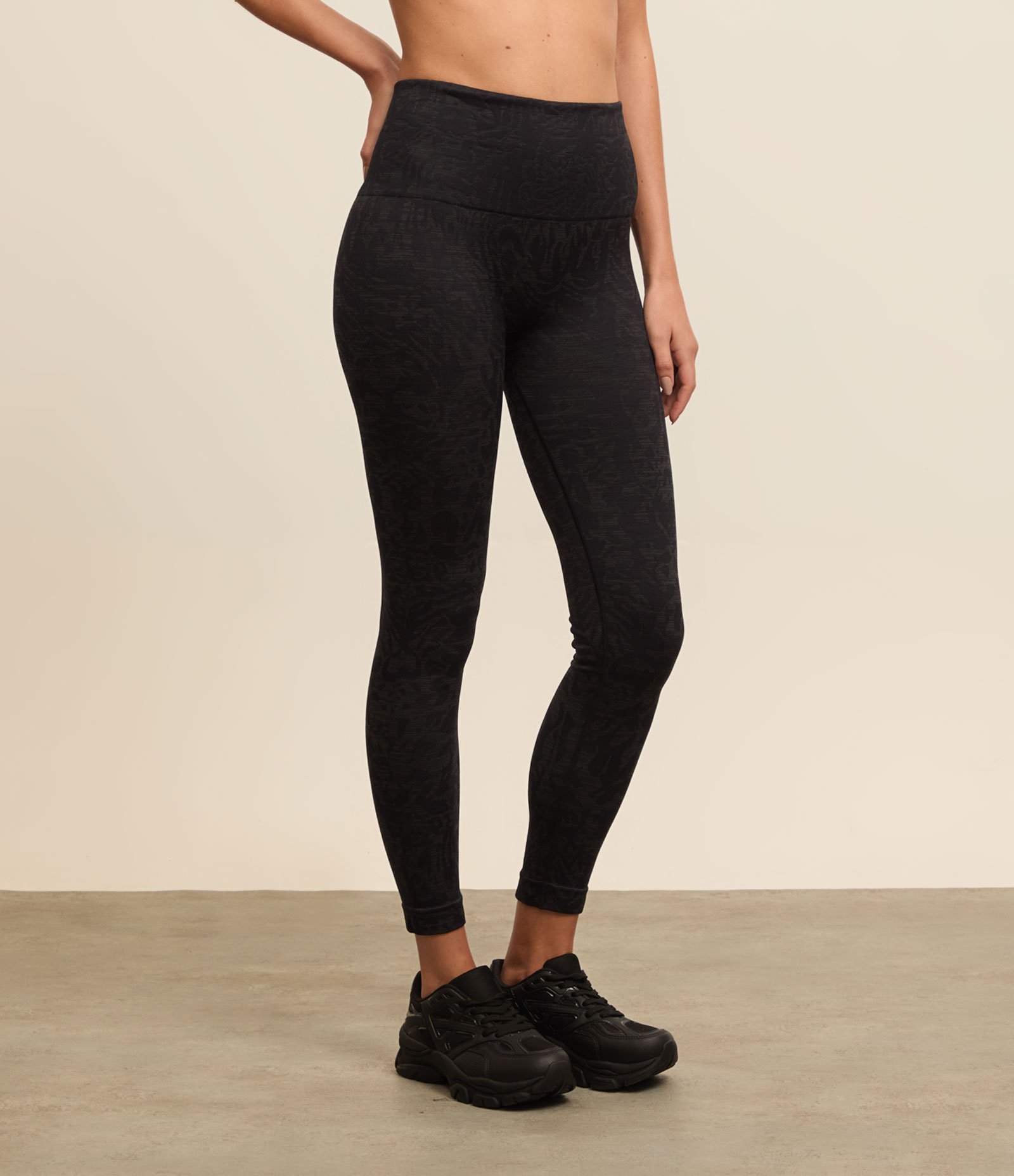 Calça Legging Esportiva Seamless com Jacquard Animal Print Onça Preto 2