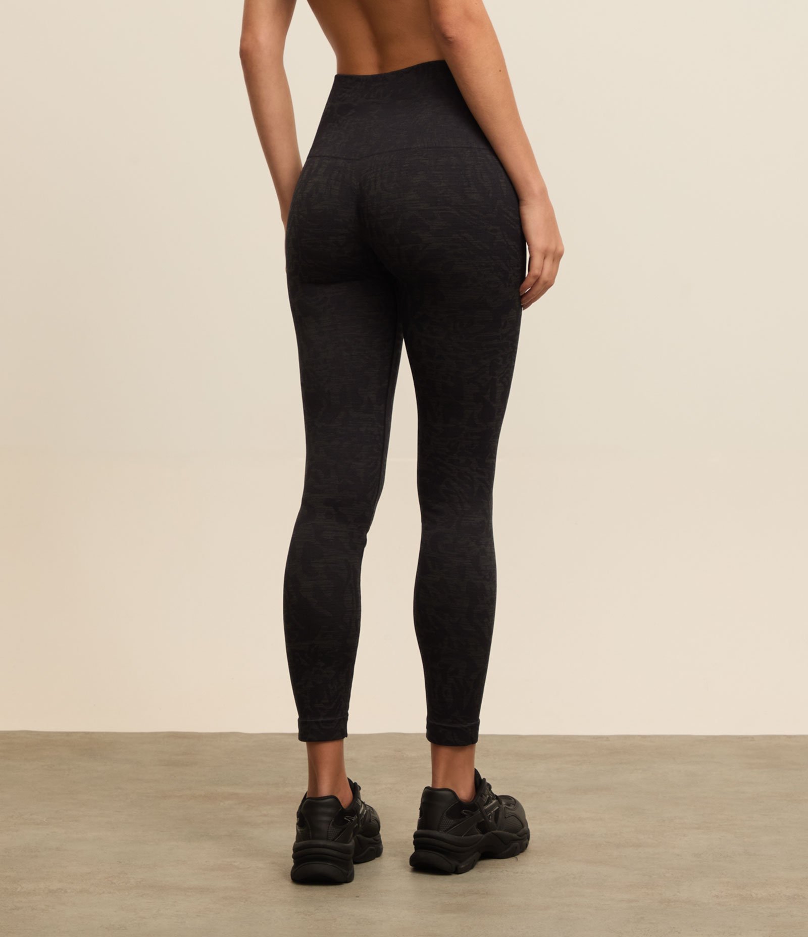 Calça Legging Esportiva Seamless com Jacquard Animal Print Onça Preto 3