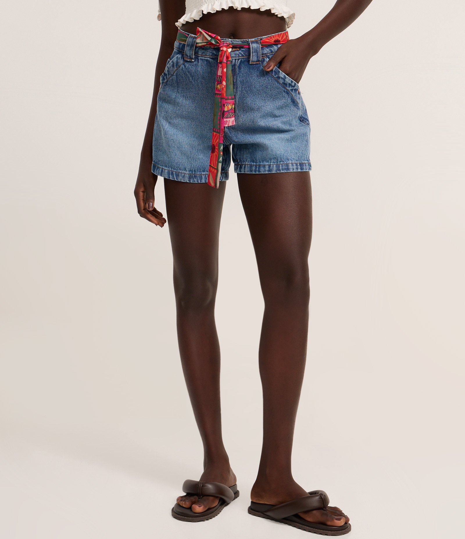 Short Mom Jeans com Bolso Faca e Barra Dobrada Azul 3