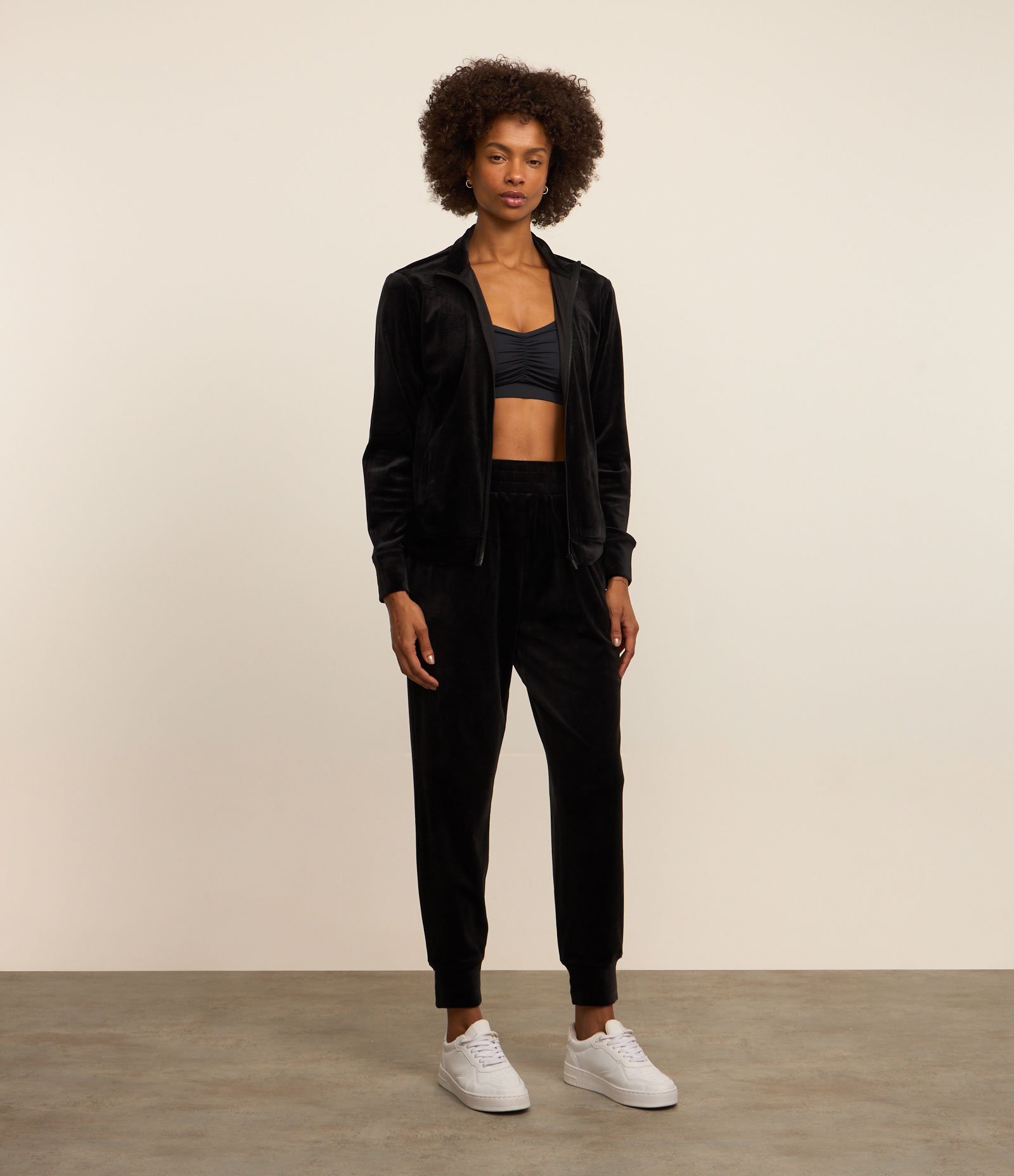 Calça Jogger Esportiva em Microfibra com Cós de Elástico Preto 1