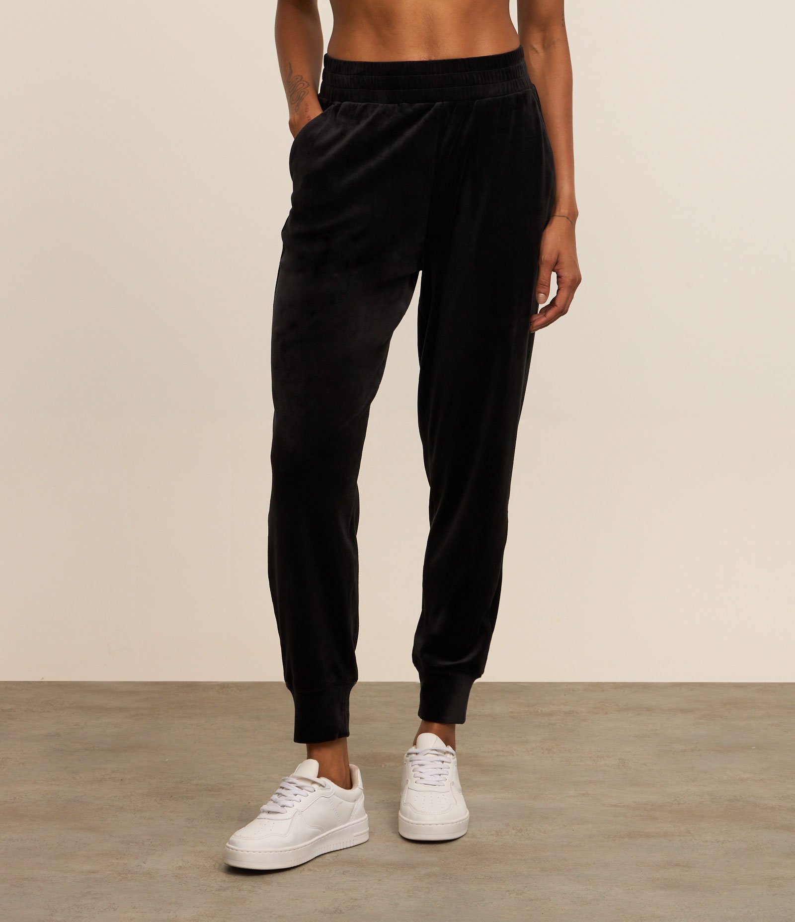 Calça Jogger Esportiva em Microfibra com Cós de Elástico Preto 2