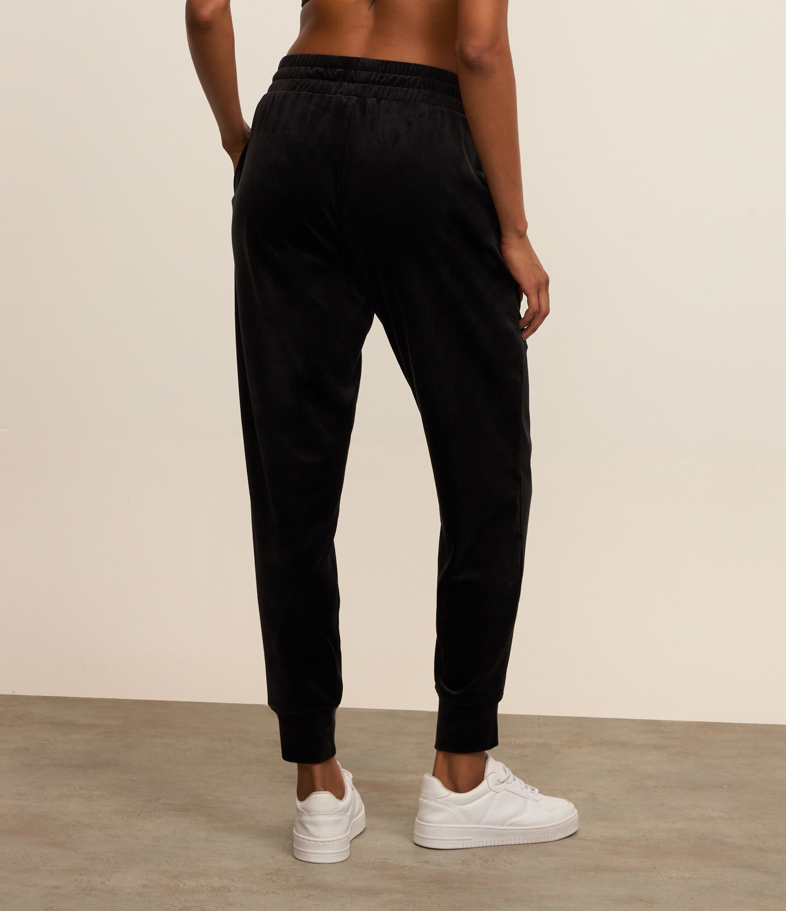 Calça Jogger Esportiva em Microfibra com Cós de Elástico Preto 3