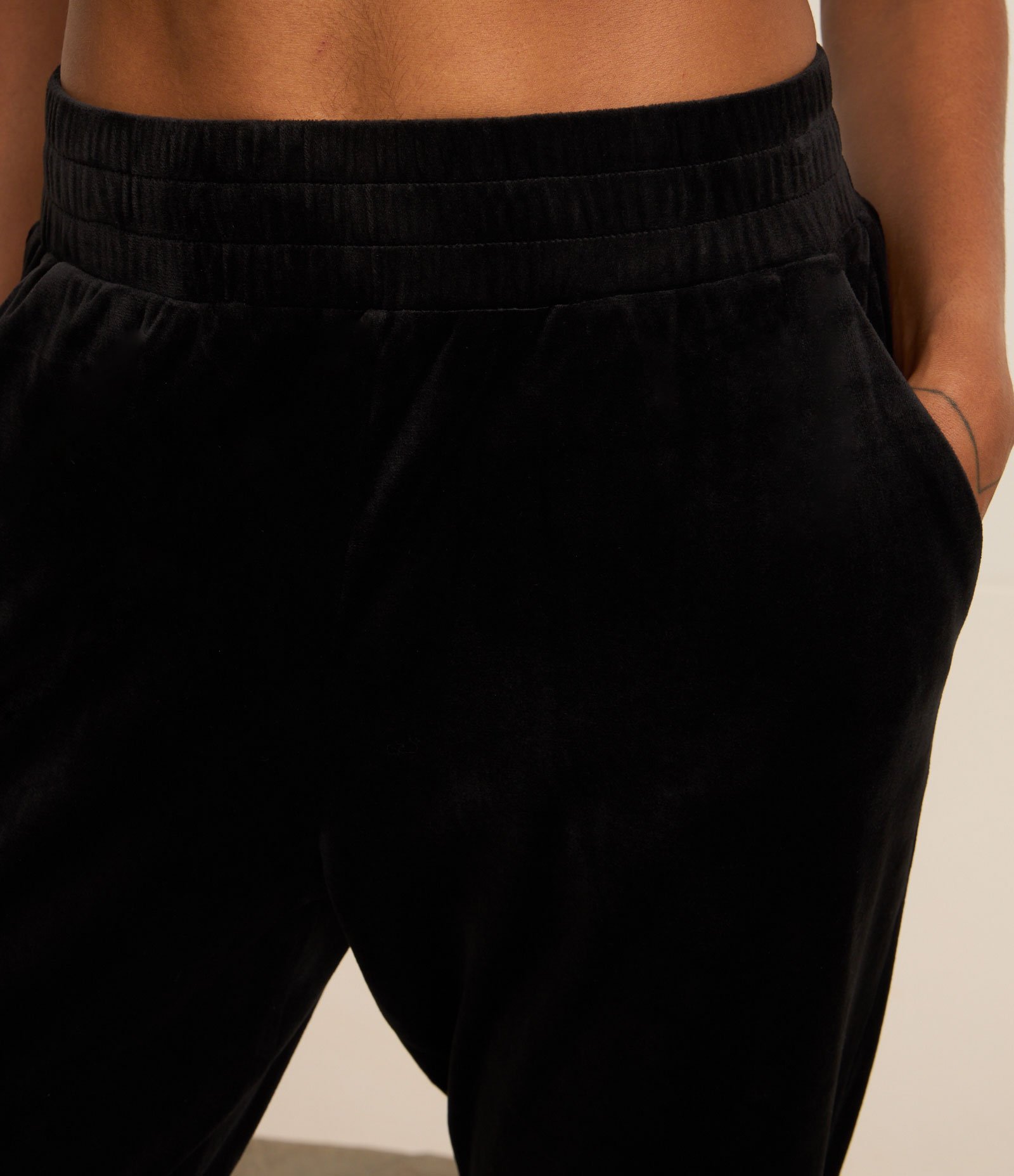 Calça Jogger Esportiva em Microfibra com Cós de Elástico Preto 4
