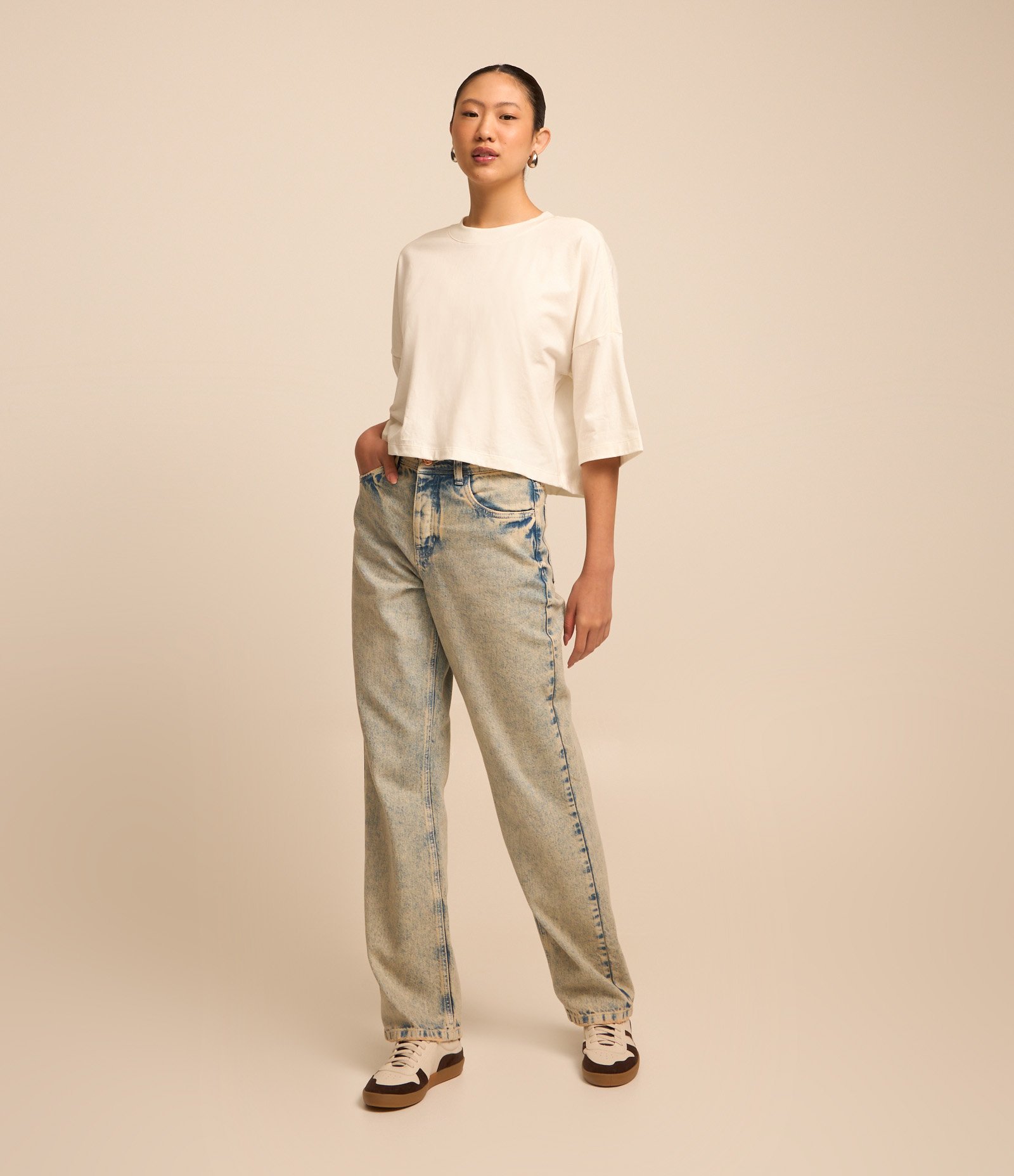 Calça Reta em Jeans Sobretinto e Bolsos Azul 1