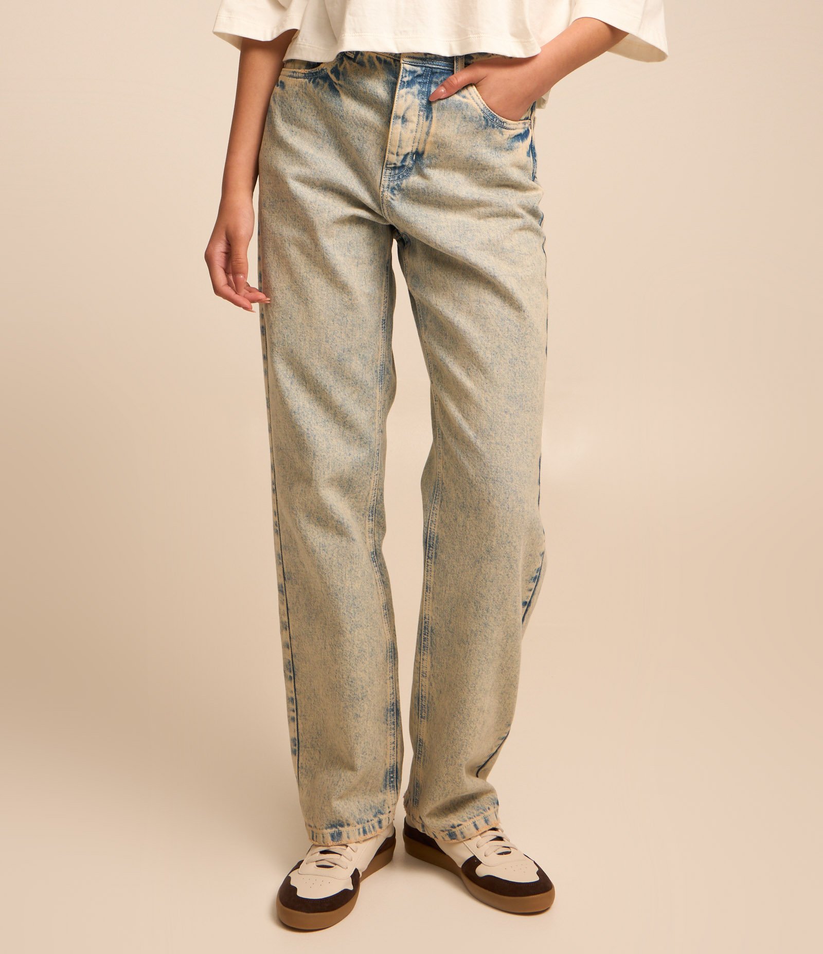 Calça Reta em Jeans Sobretinto e Bolsos Azul 3