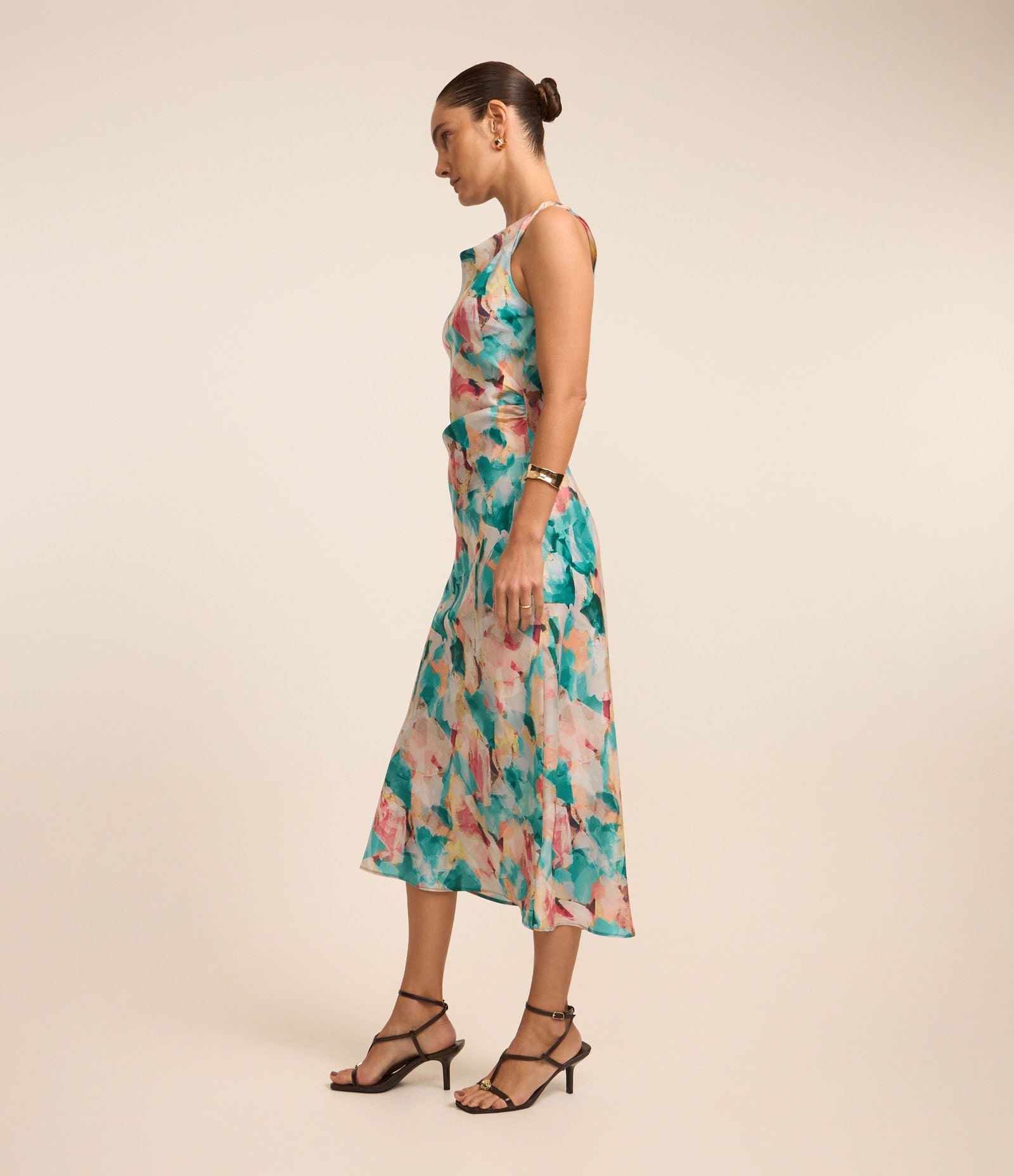 Vestido Evasê Acetinado com Flores Estampadas Azul 4