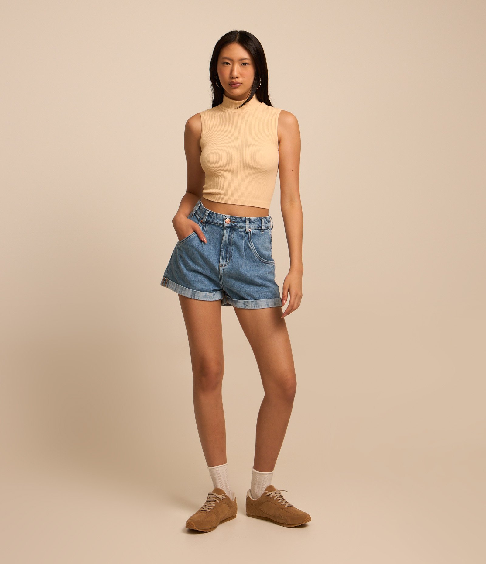 Short Baggy em Jeans e Barra Dobrada 1