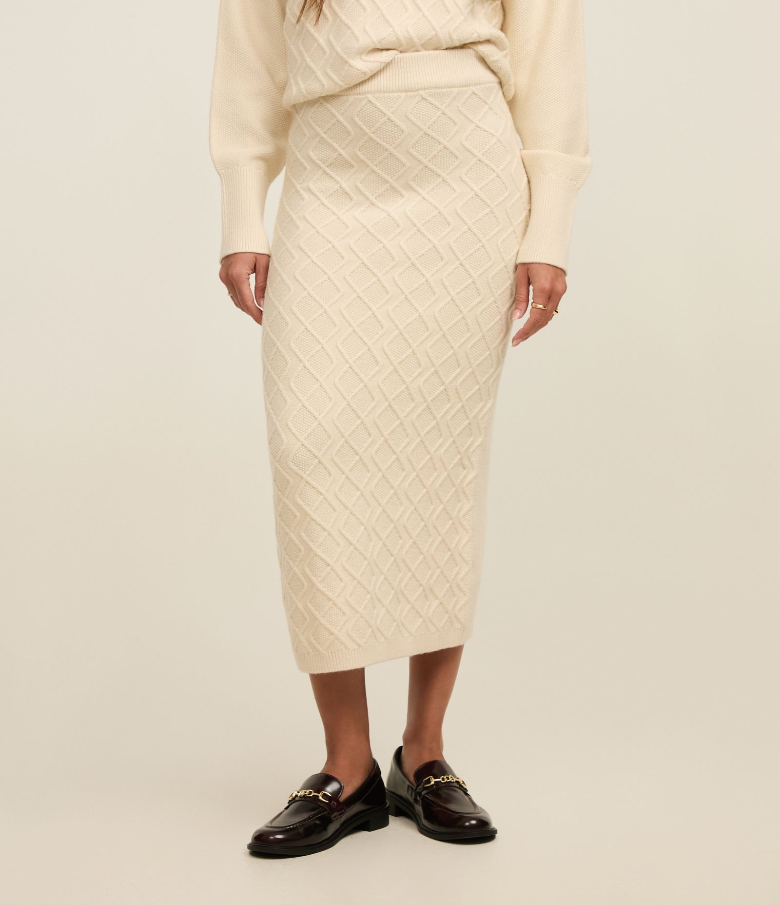 Saia Midi em Tricô com Bordado de Losangos Bege 3