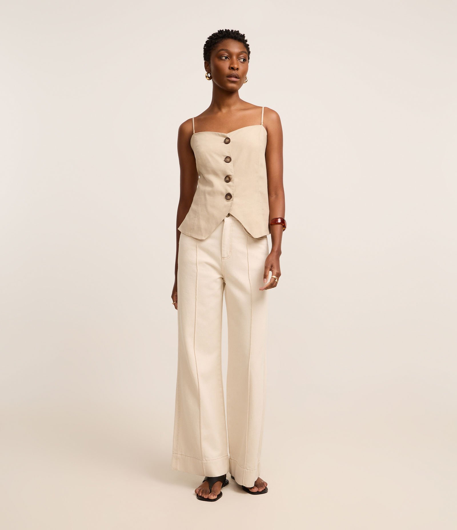 Calça Wide Leg em Sarja com Friso Frontal 1