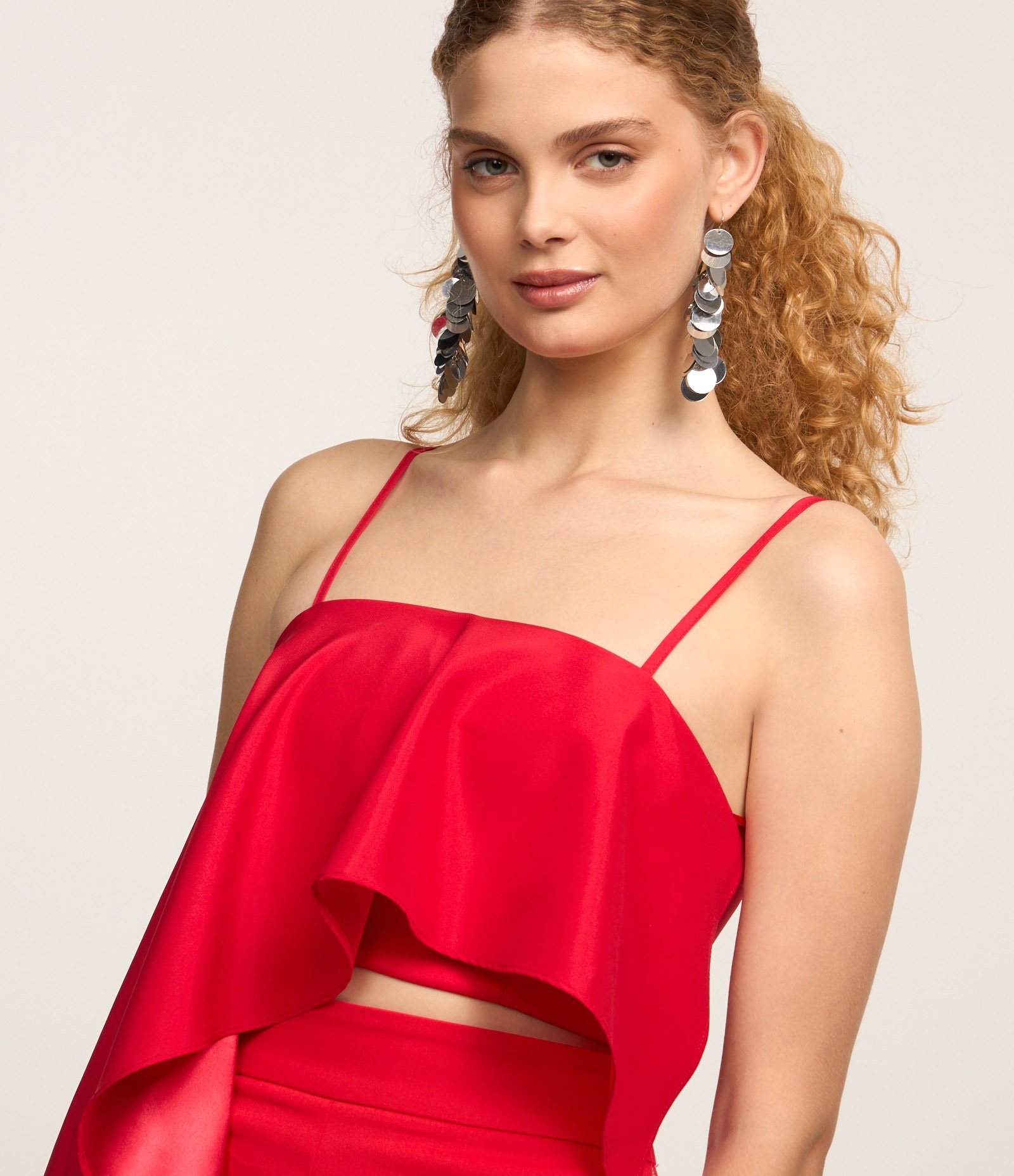 Blusa Cropped em Cetim com Babado Assimétrico Vermelho 3