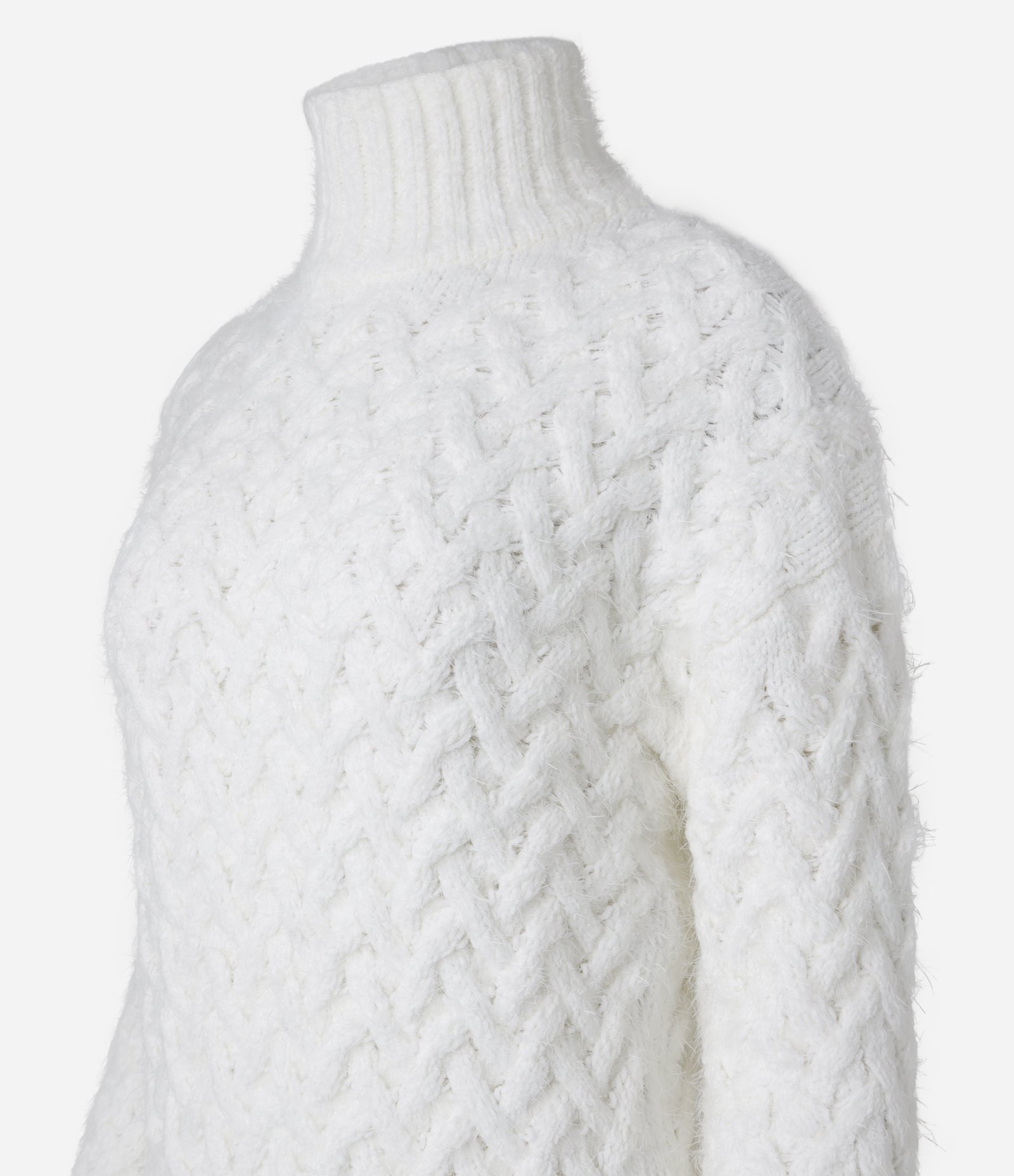 Suéter em Tricô com Gola Alta e Pelinhos 9