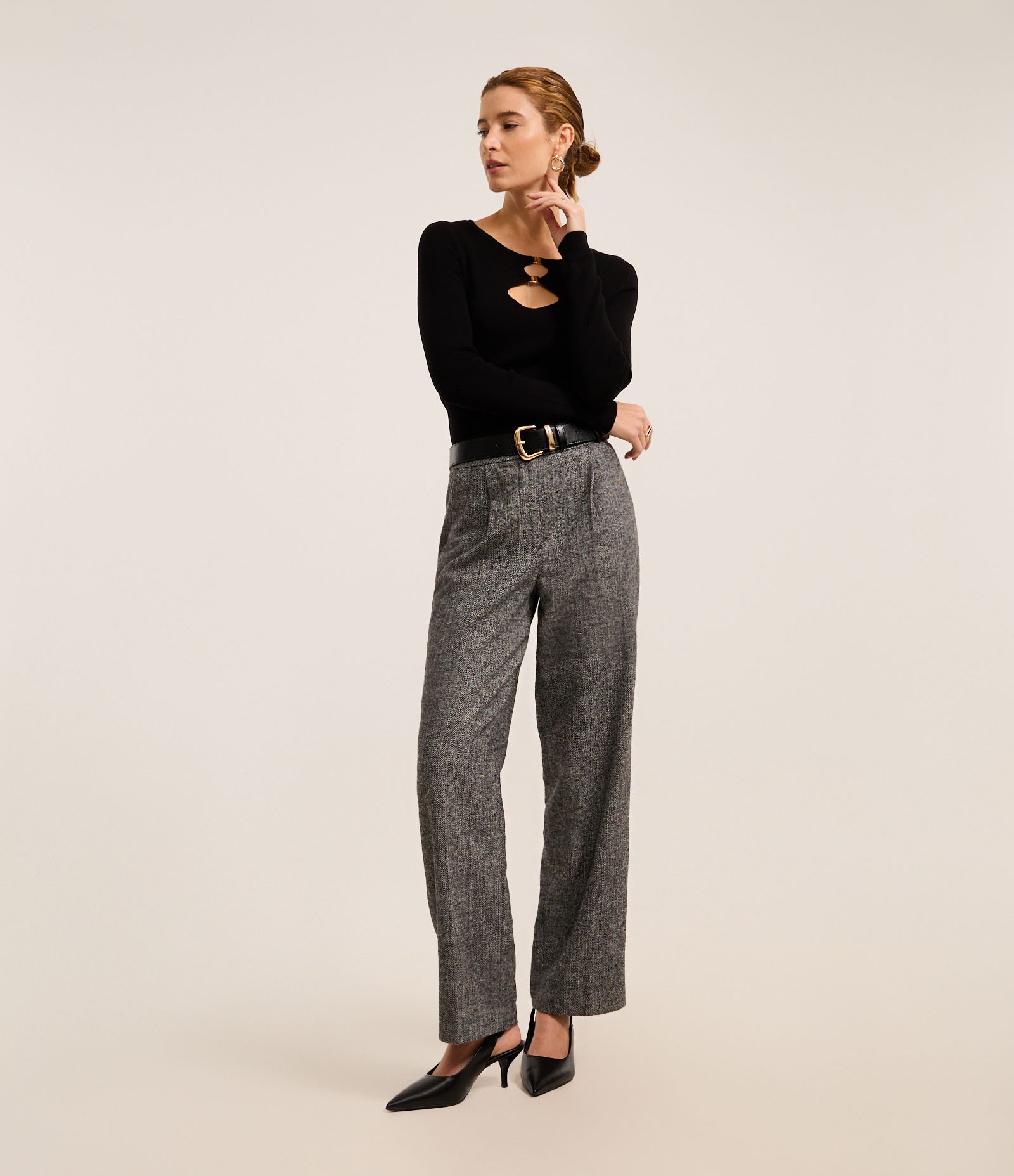 Blusa em Viscose com Vazados e Fivelas no Busto 2